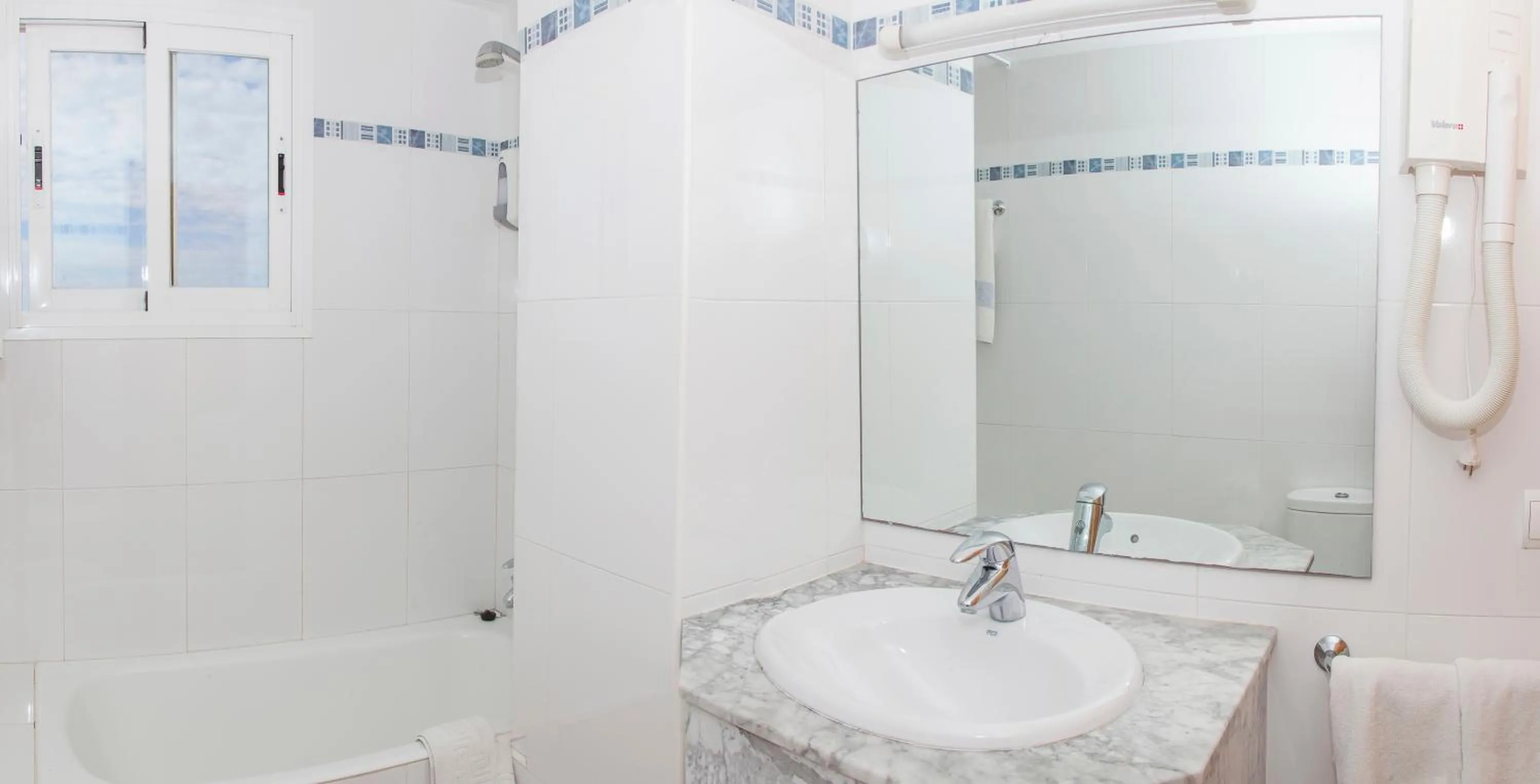 Bathroom in Apartamentos Mar y Playa