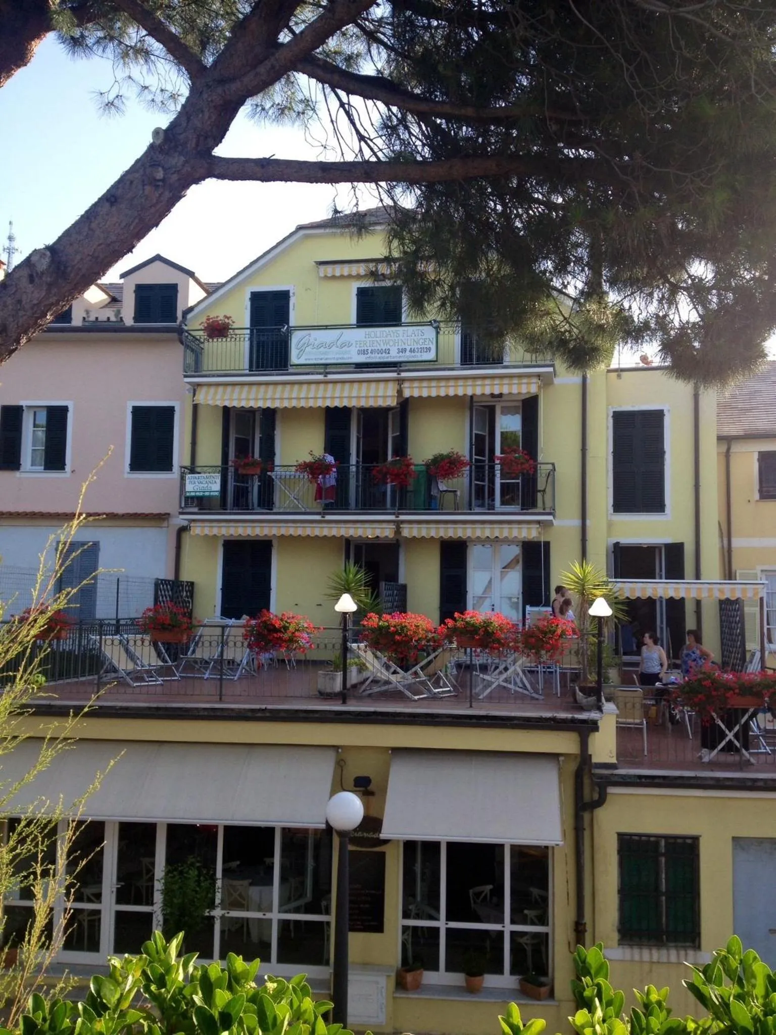 Facade/entrance in Giada