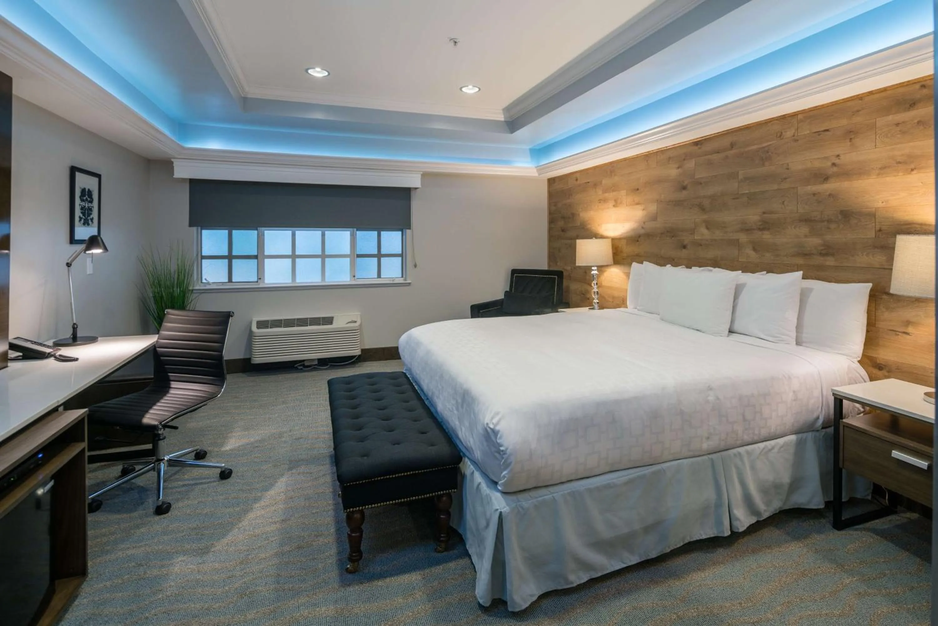 Bedroom, Bed in The Row Hotel; BW Signature Collection