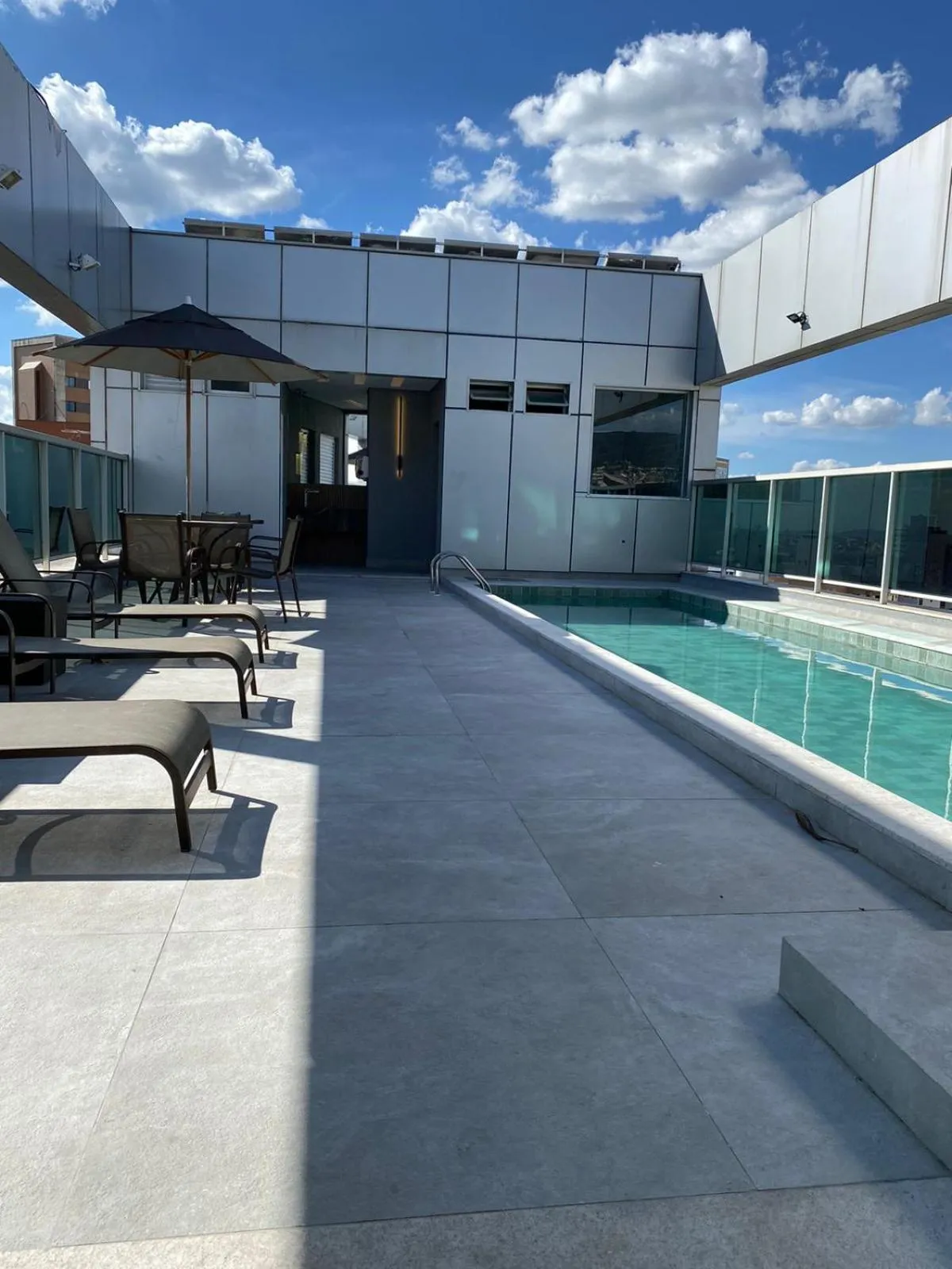 Swimming pool in San Diego Suítes Lourdes - OFICIAL