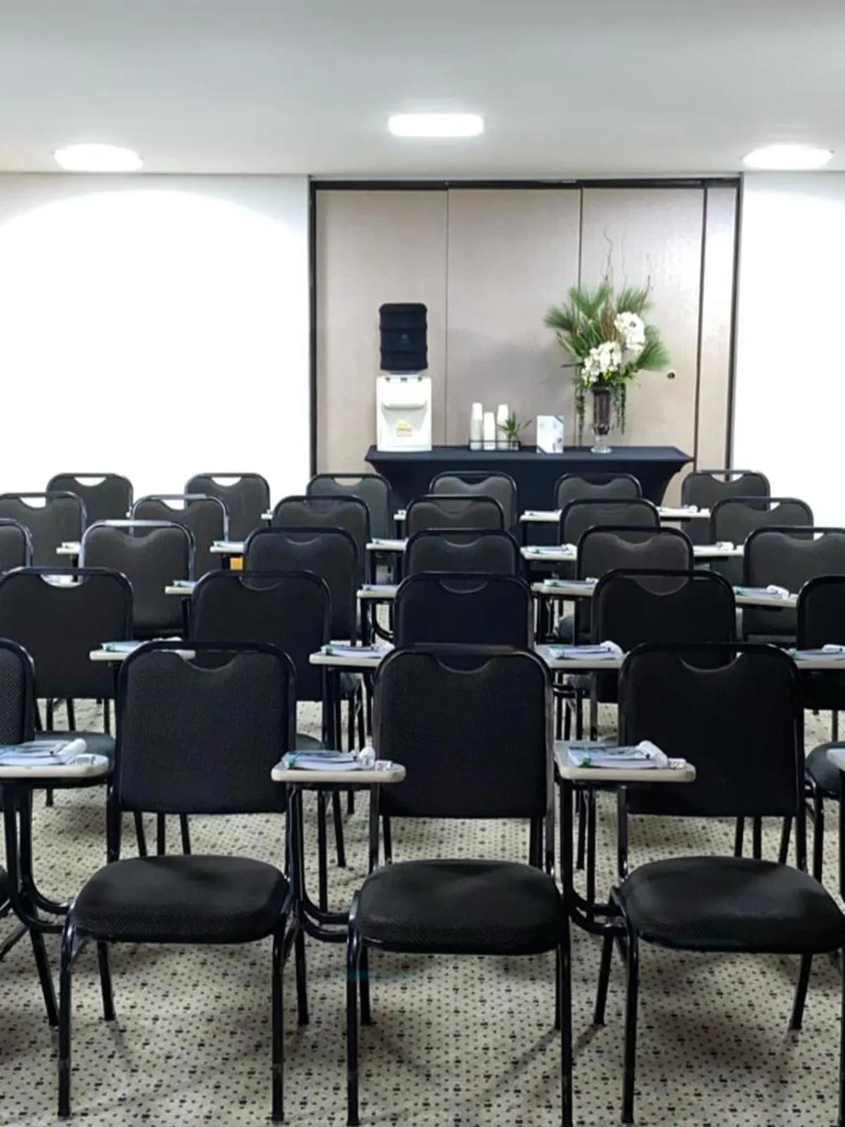 Meeting/conference room in San Diego Suítes Lourdes - OFICIAL
