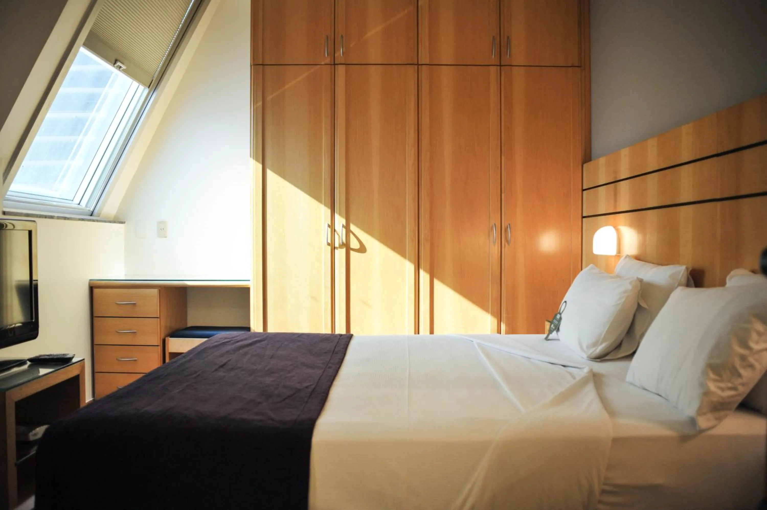 Bedroom, Bed in San Diego Suítes Lourdes - OFICIAL