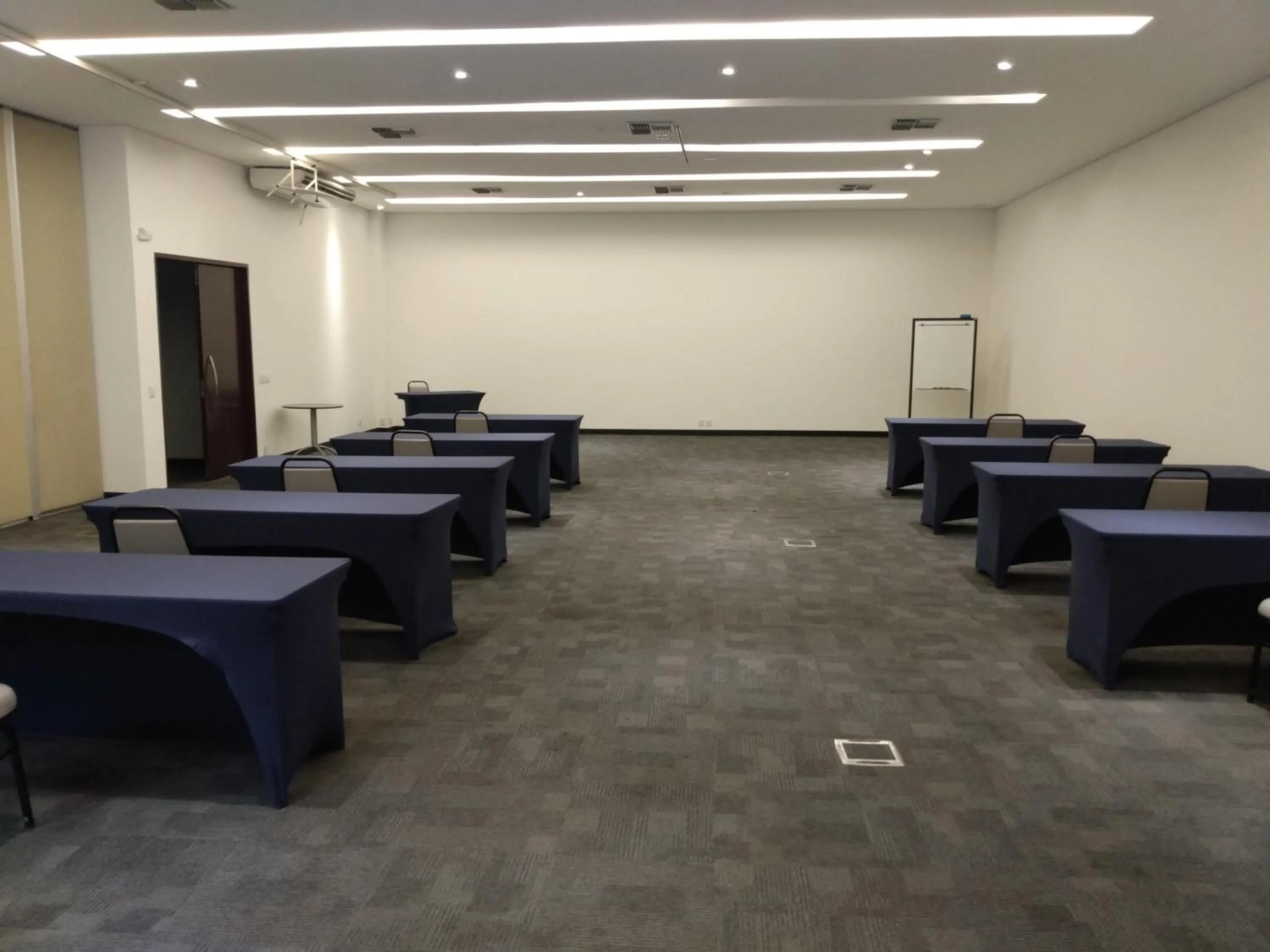 Meeting/conference room in Nobile Suítes Uberlândia