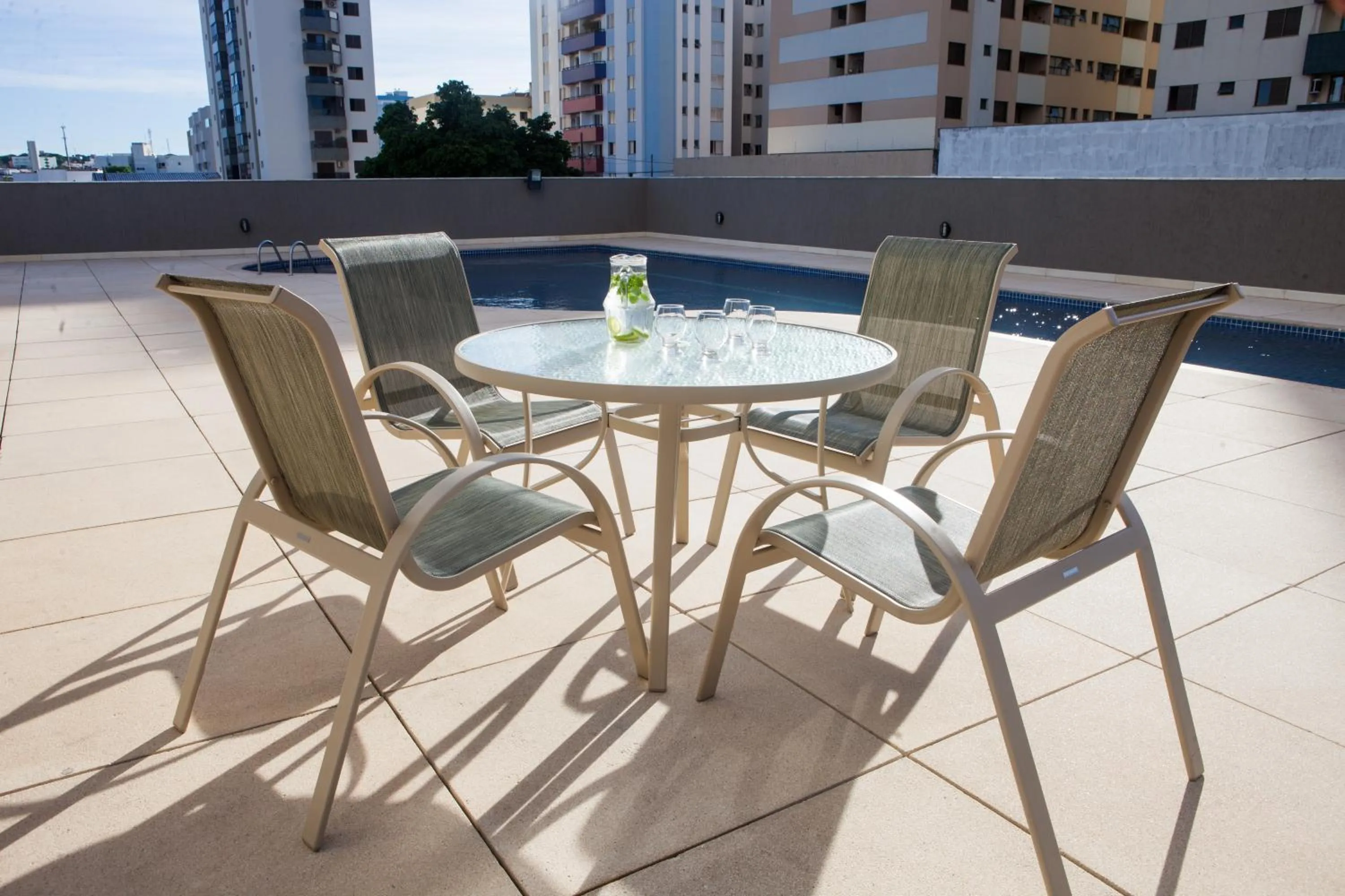 Swimming pool in Nobile Suítes Uberlândia