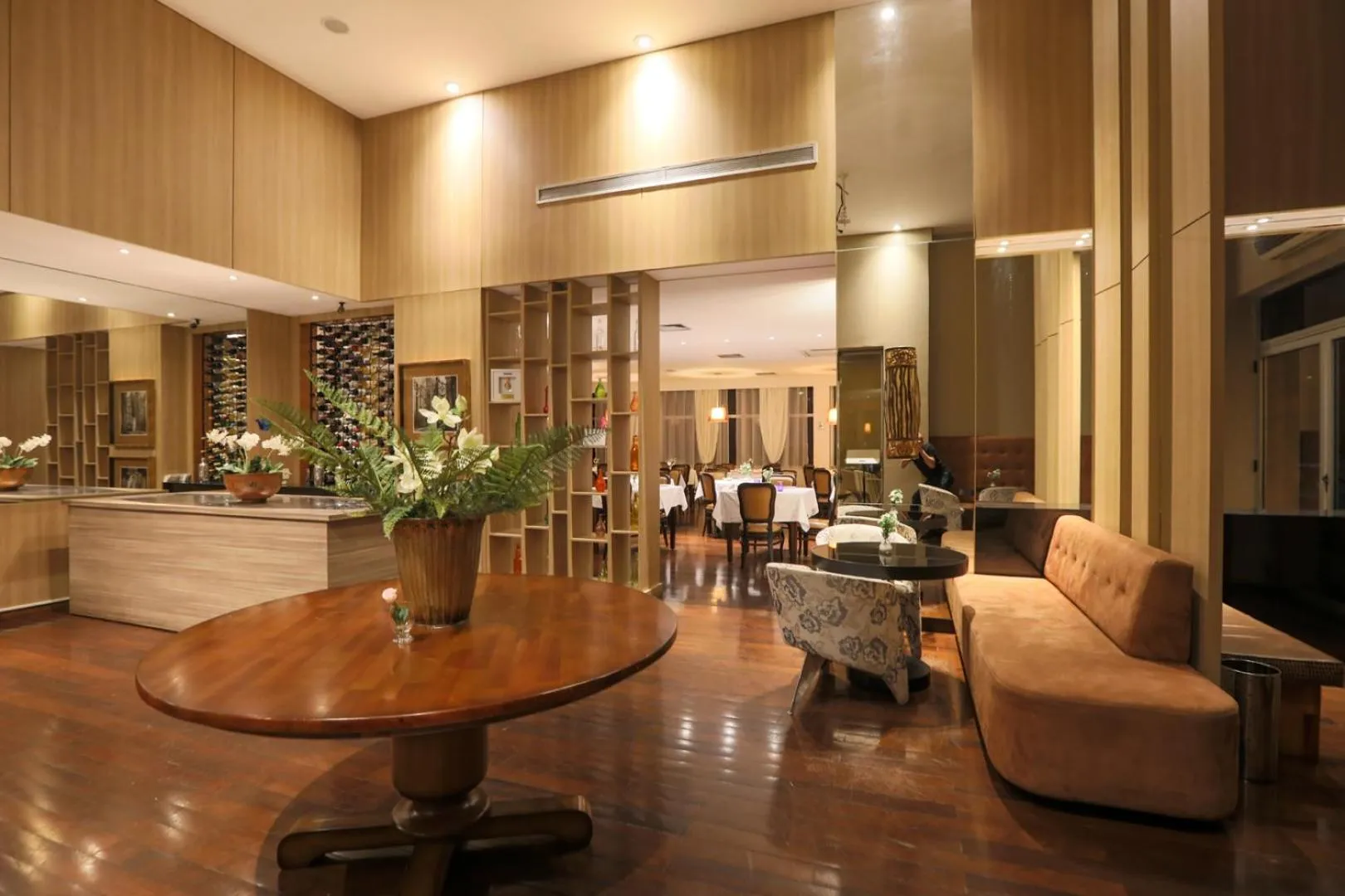 Restaurant/places to eat in Nobile Suítes Uberlândia