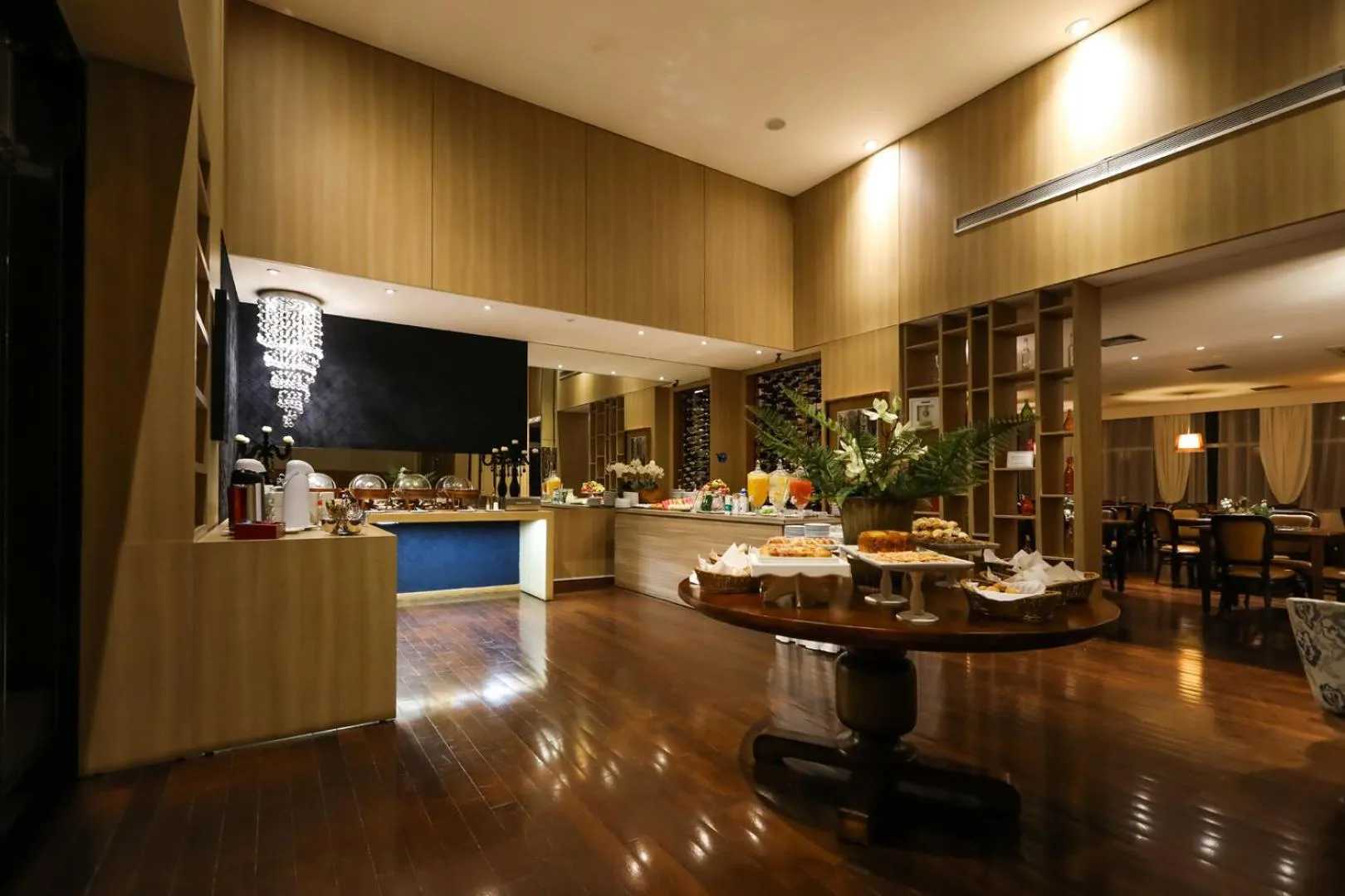 Restaurant/places to eat in Nobile Suítes Uberlândia