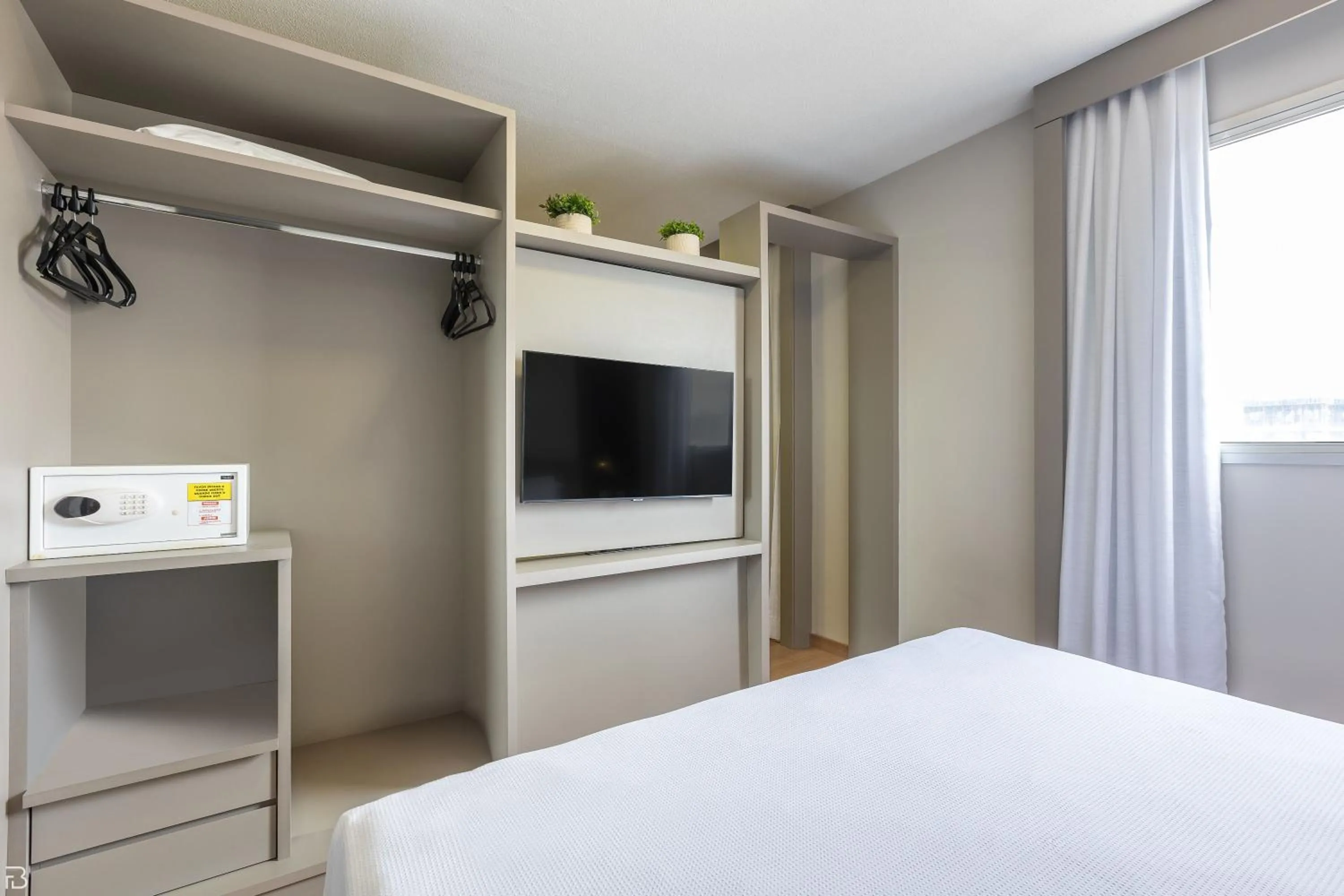 TV and multimedia, Bed in Nobile Suítes Uberlândia