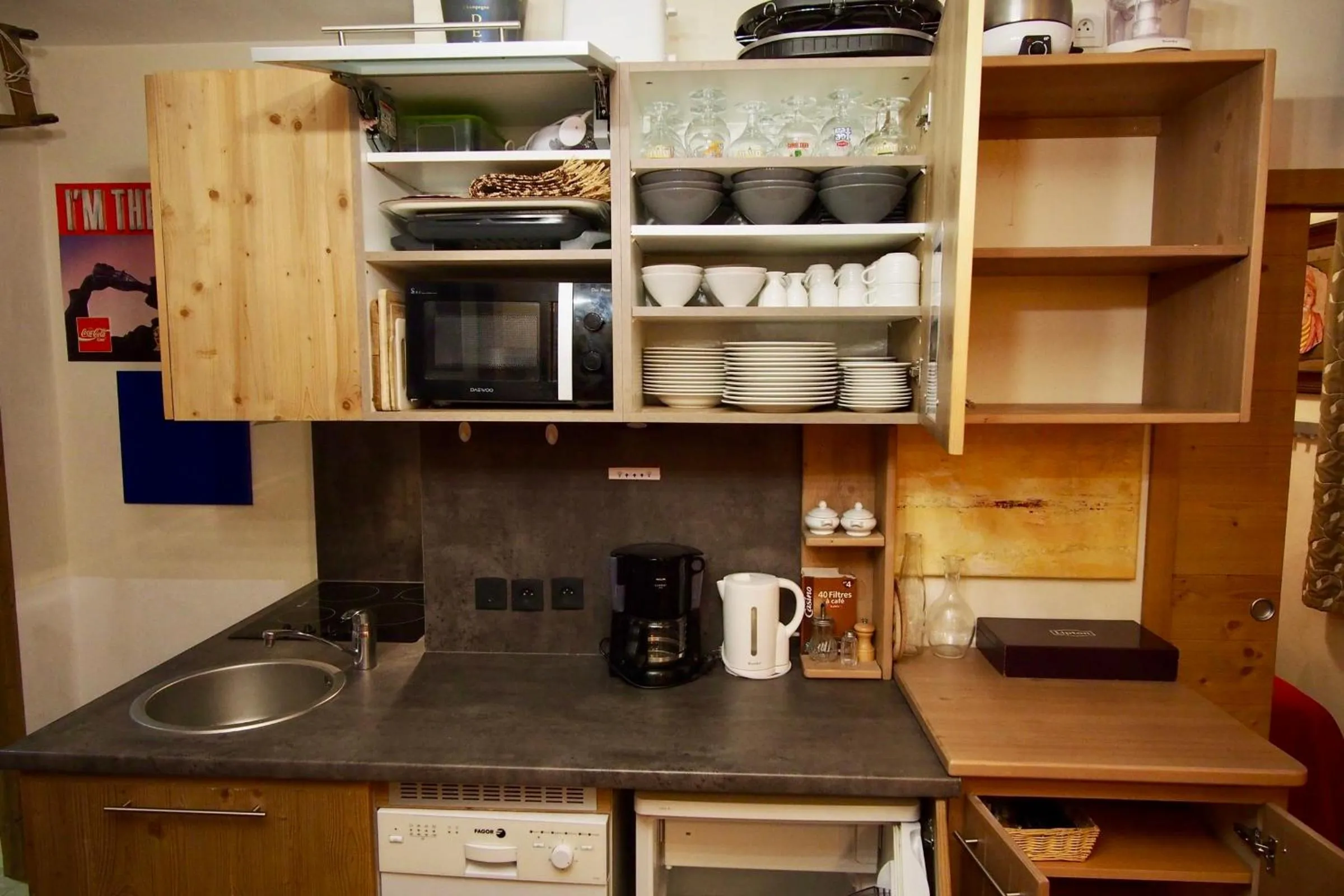 Coffee/tea facilities in RisoulSki Antarès - Piscine et Sauna