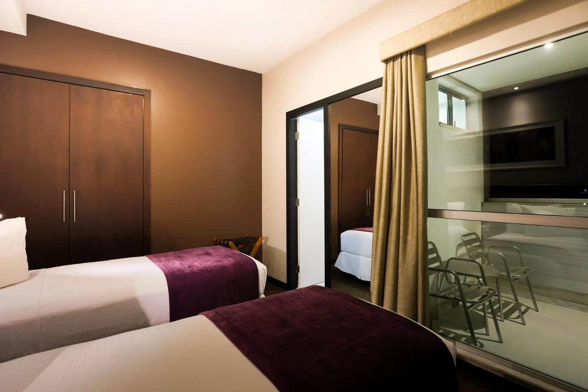 TV and multimedia, Bed in San Diego Suites Ipatinga