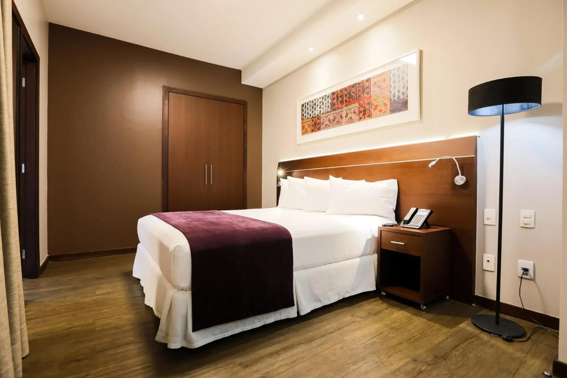 Photo of the whole room, Bed in San Diego Suites Ipatinga