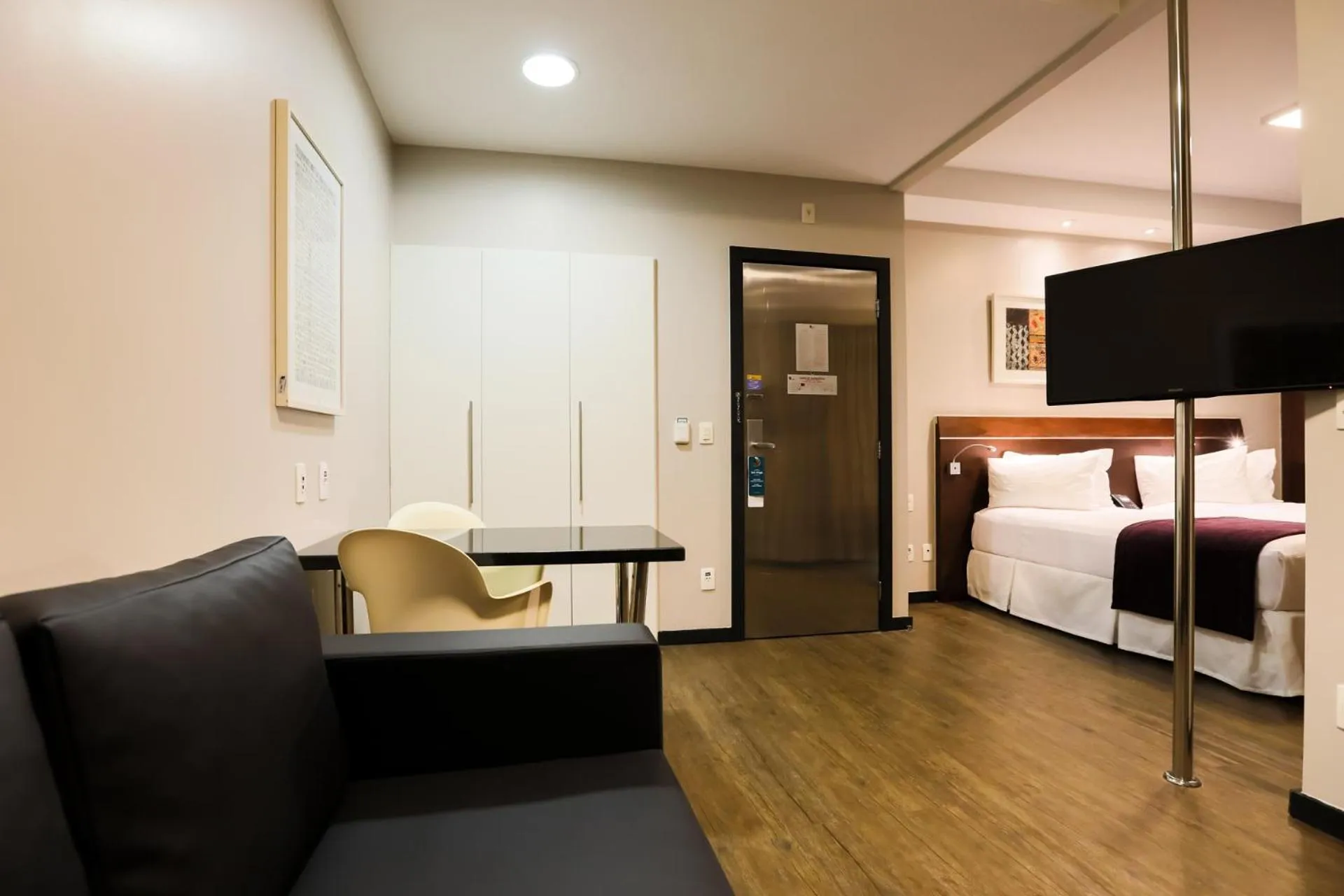 Photo of the whole room, Bed in San Diego Suites Ipatinga