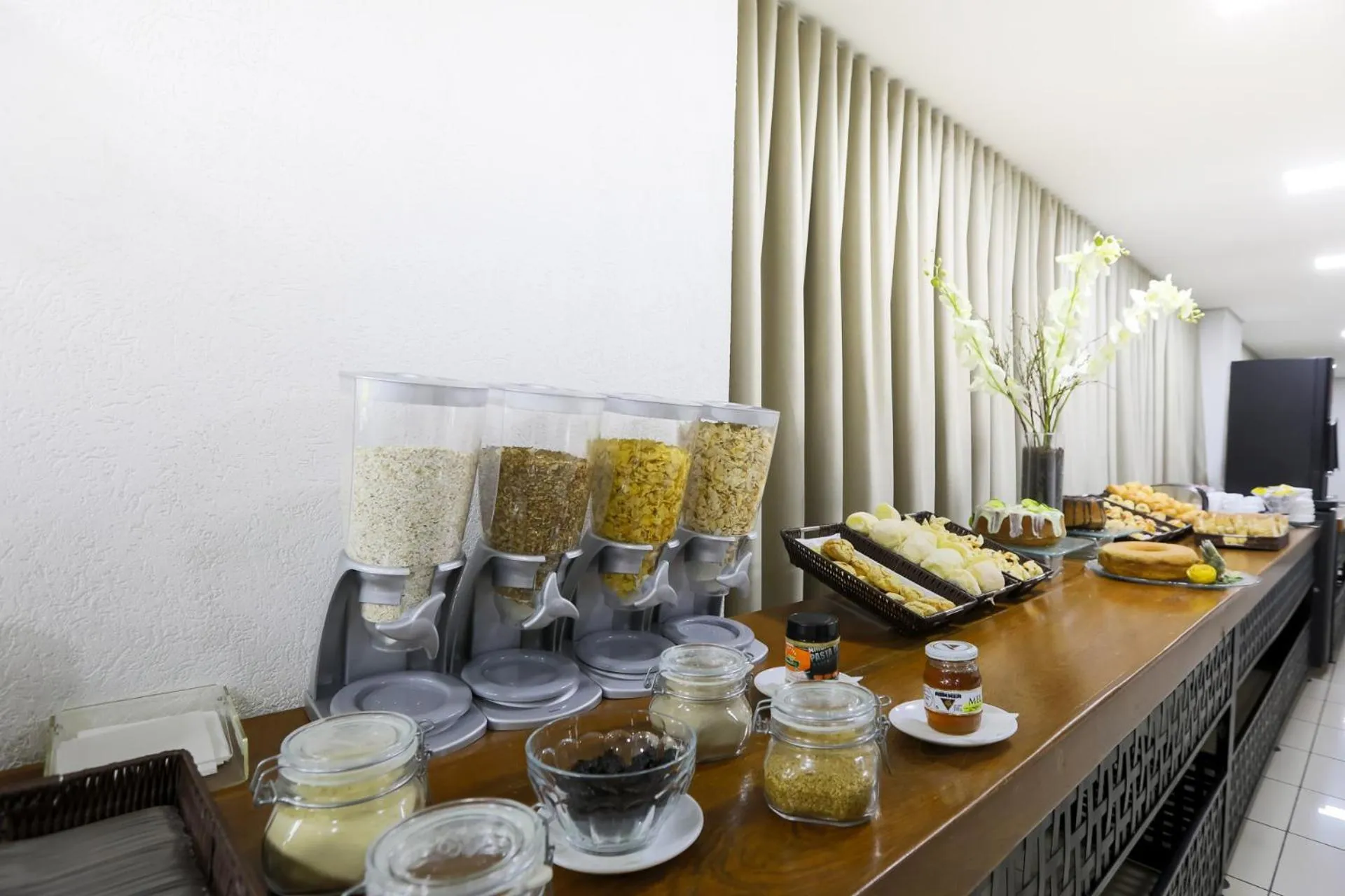 Breakfast in San Diego Suites Ipatinga