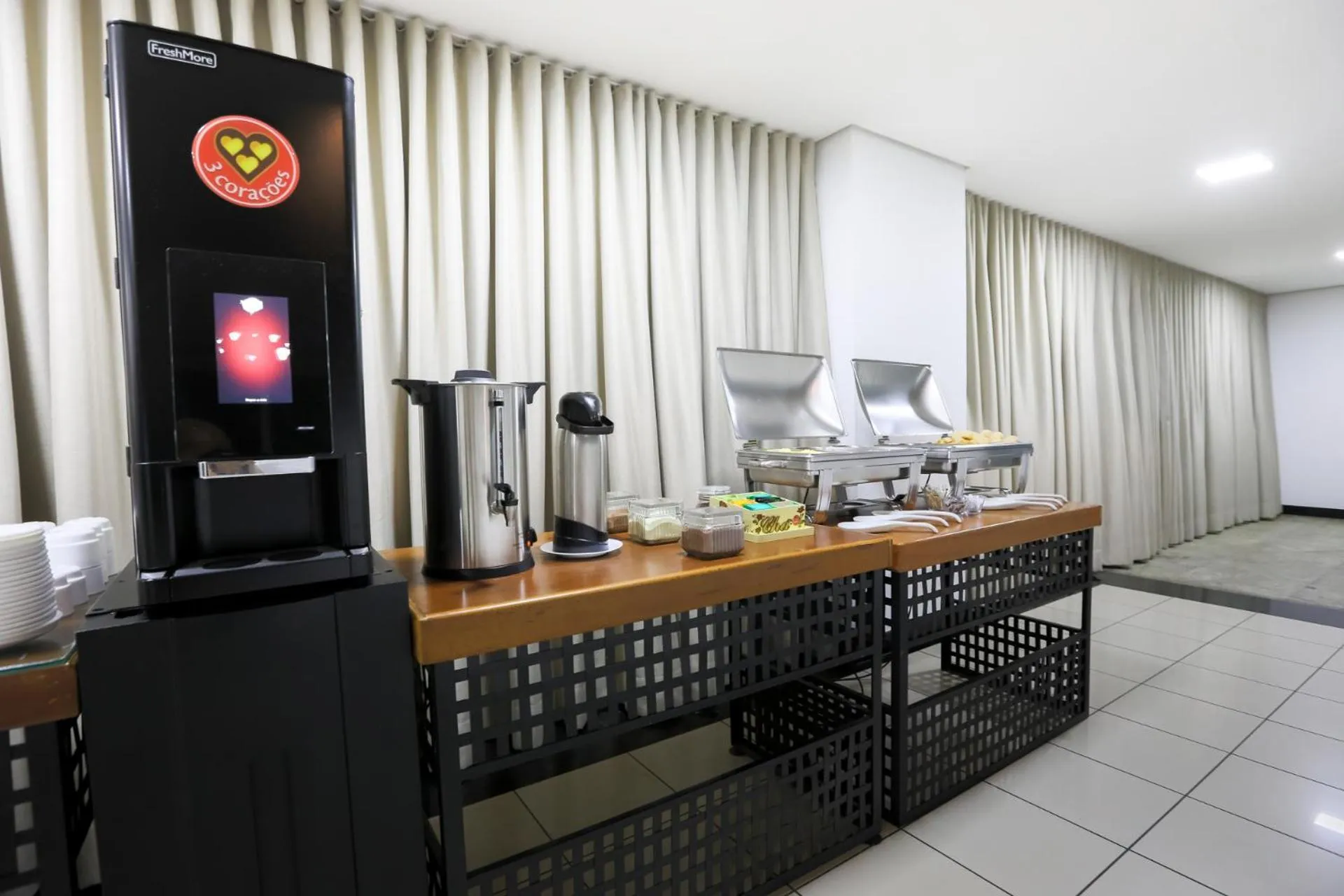 Coffee/tea facilities in San Diego Suites Ipatinga
