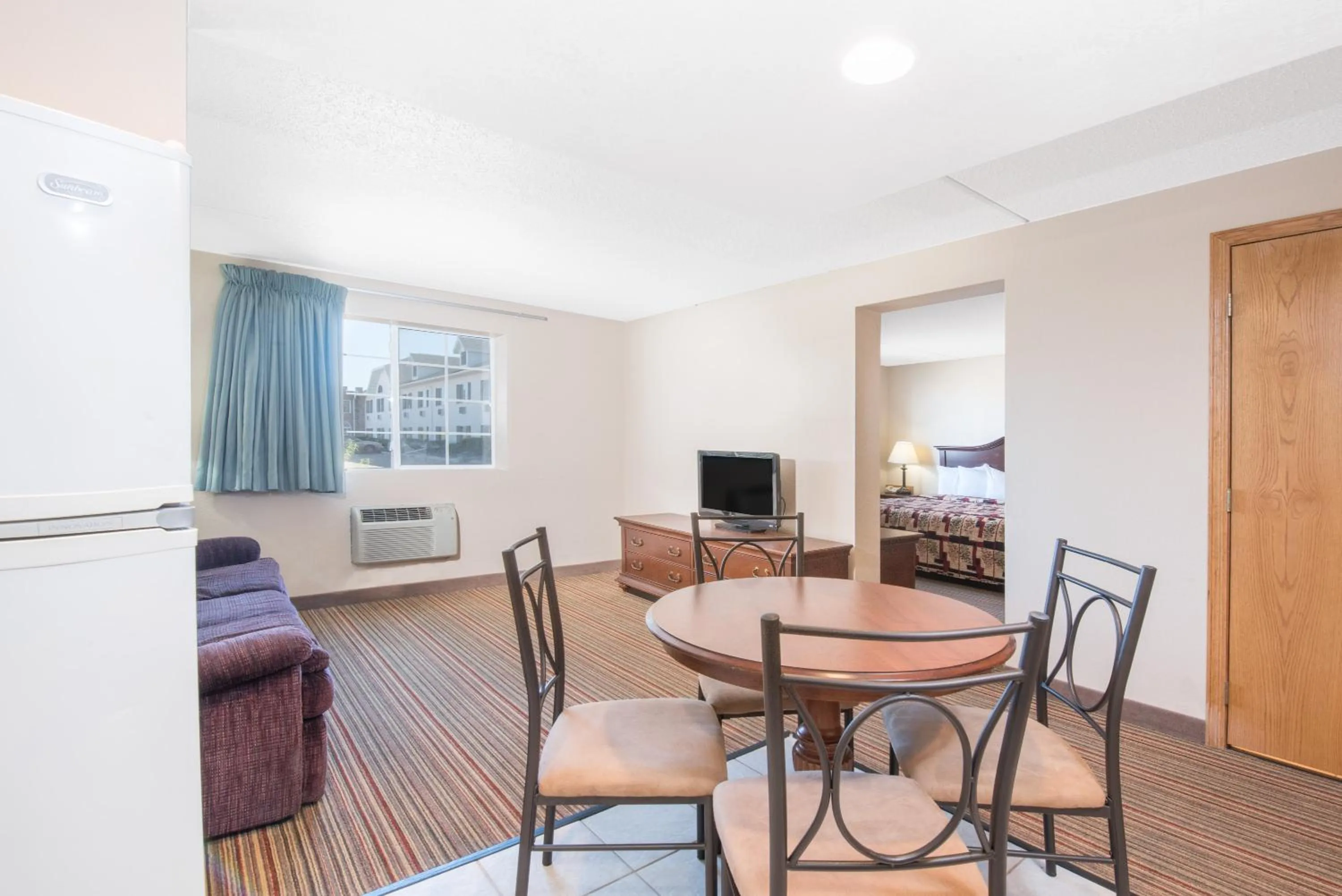 Knights Inn and Suites - Grand Forks