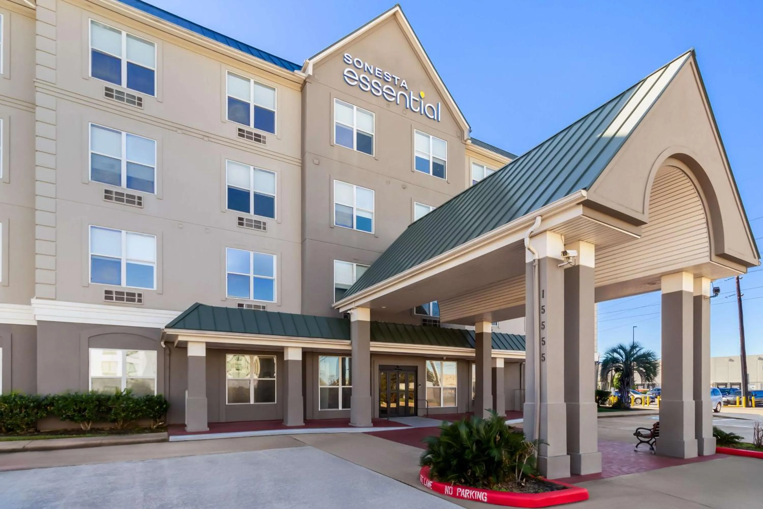 Property building in Sonesta Essential IAH Airport JFK Boulevard - Newly Renovated