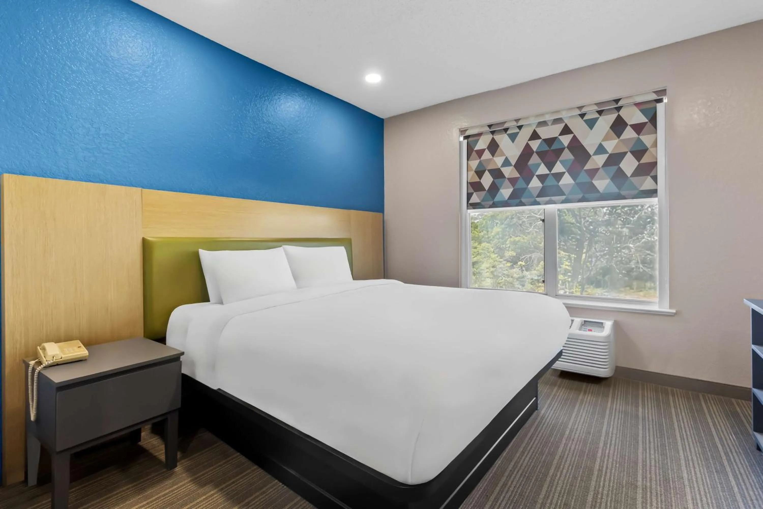 Bedroom, Bed in Sonesta Essential IAH Airport JFK Boulevard - Newly Renovated