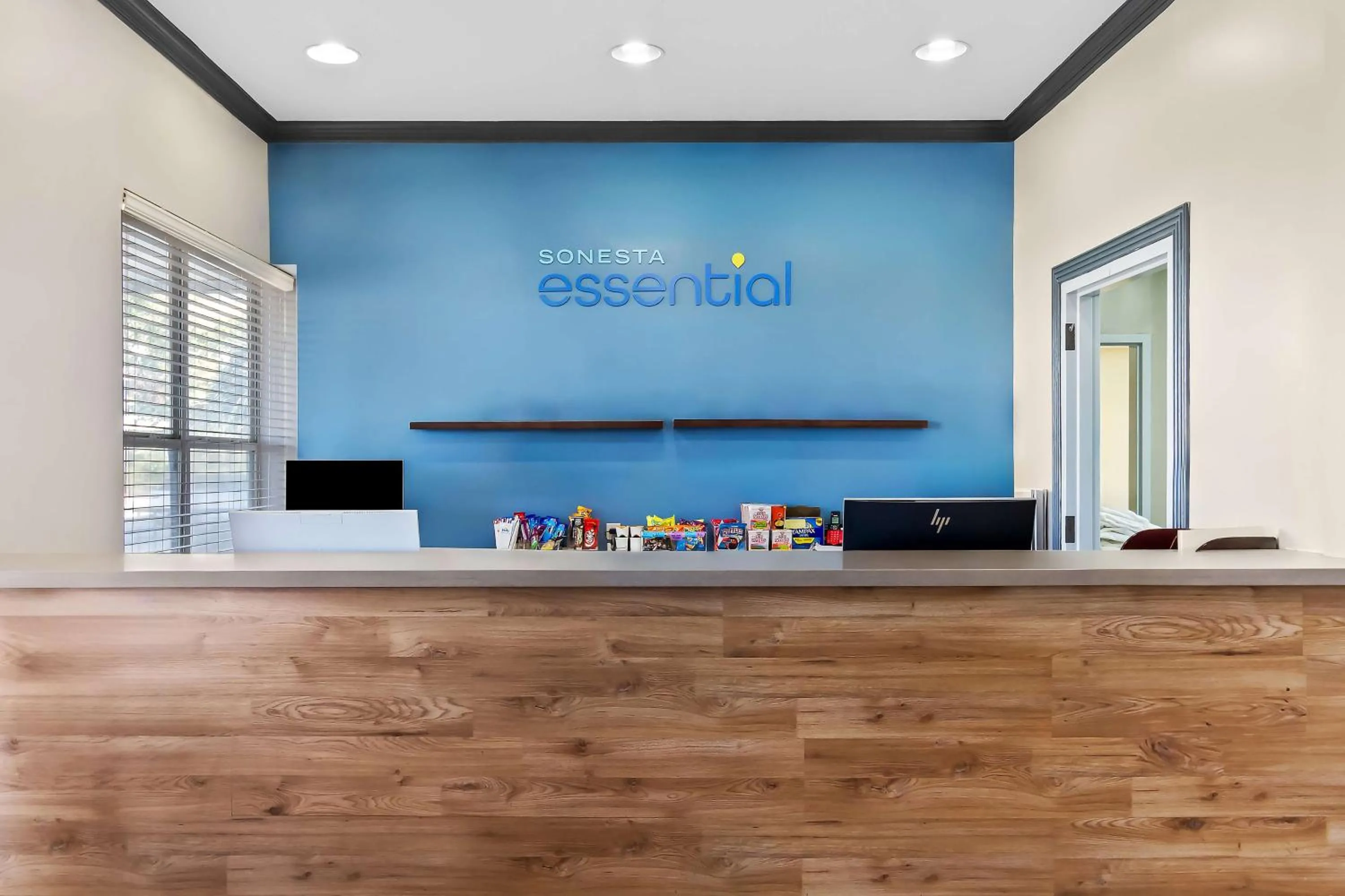 Lobby or reception in Sonesta Essential IAH Airport JFK Boulevard - Newly Renovated