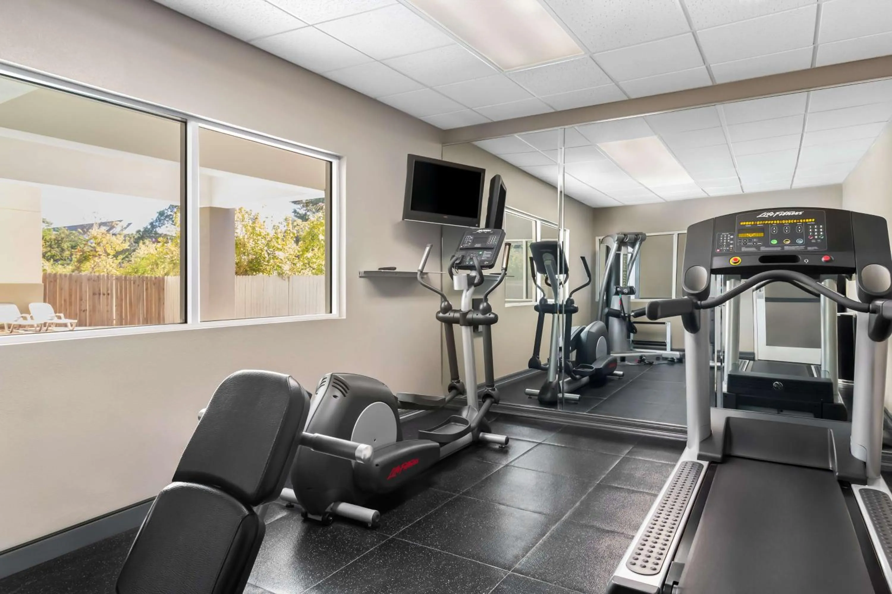 Fitness centre/facilities in Sonesta Essential IAH Airport JFK Boulevard - Newly Renovated