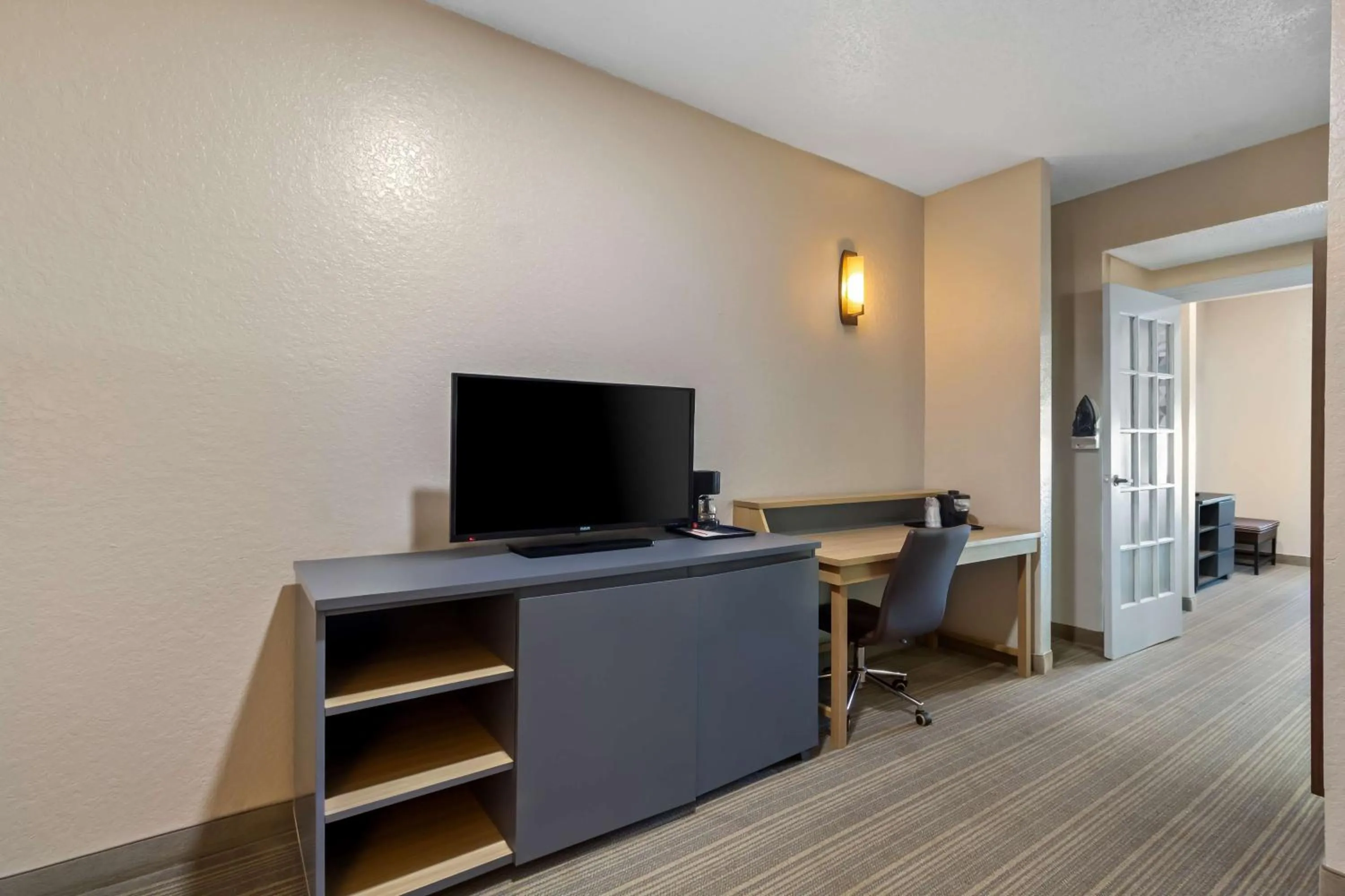 Bedroom in Sonesta Essential IAH Airport JFK Boulevard - Newly Renovated