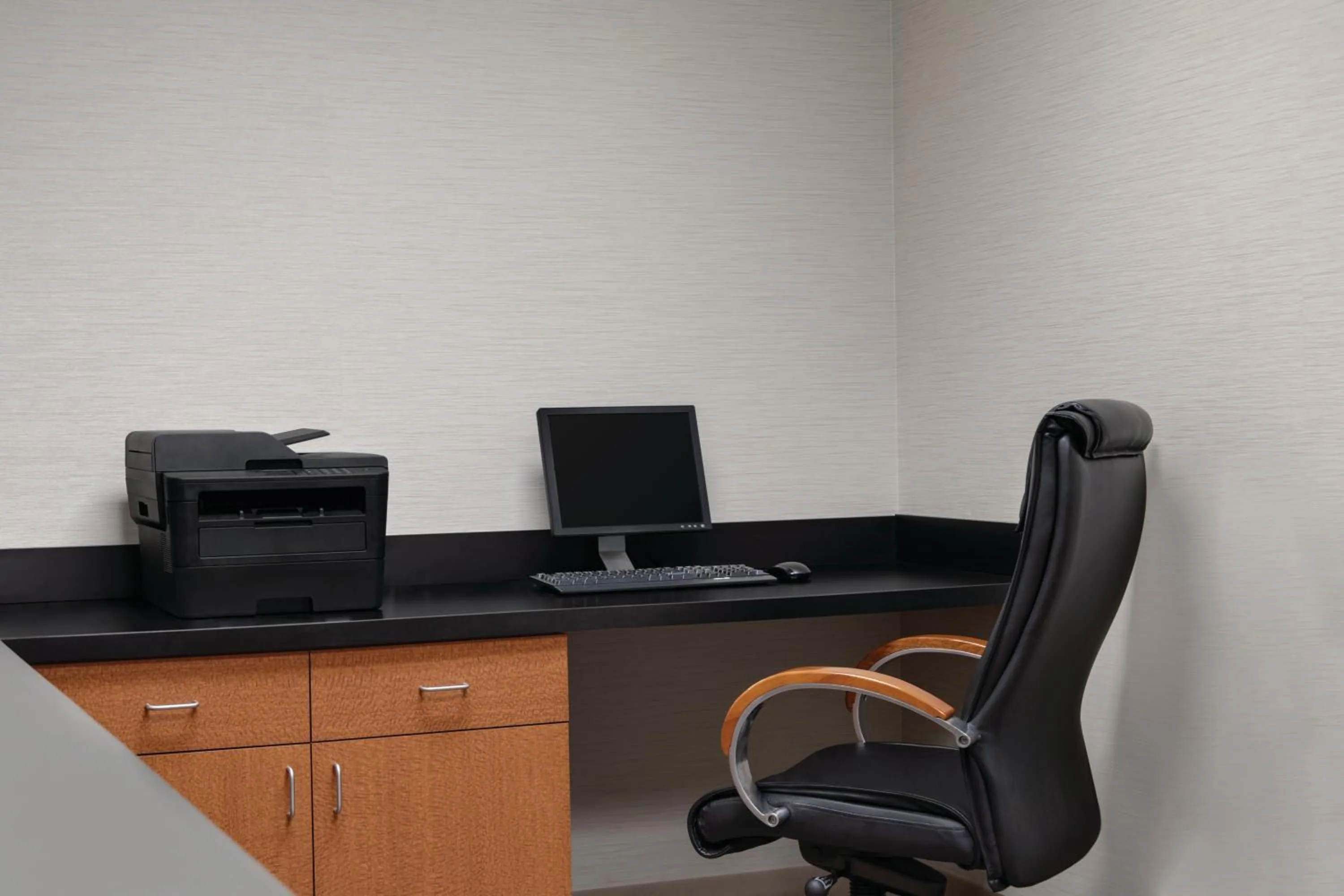 Business facilities in Wingate by Wyndham Louisville East