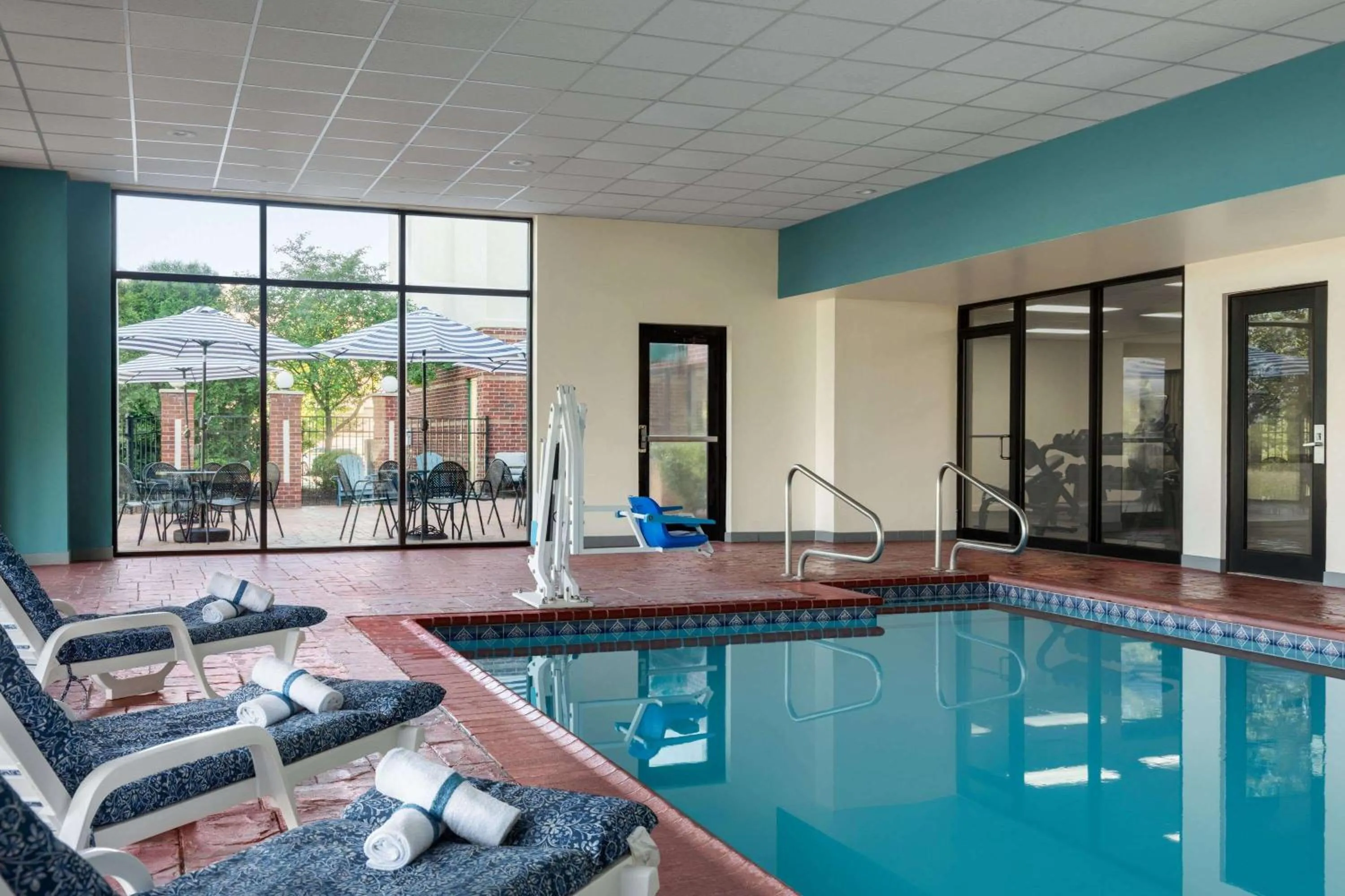Swimming pool in Wingate by Wyndham Louisville East