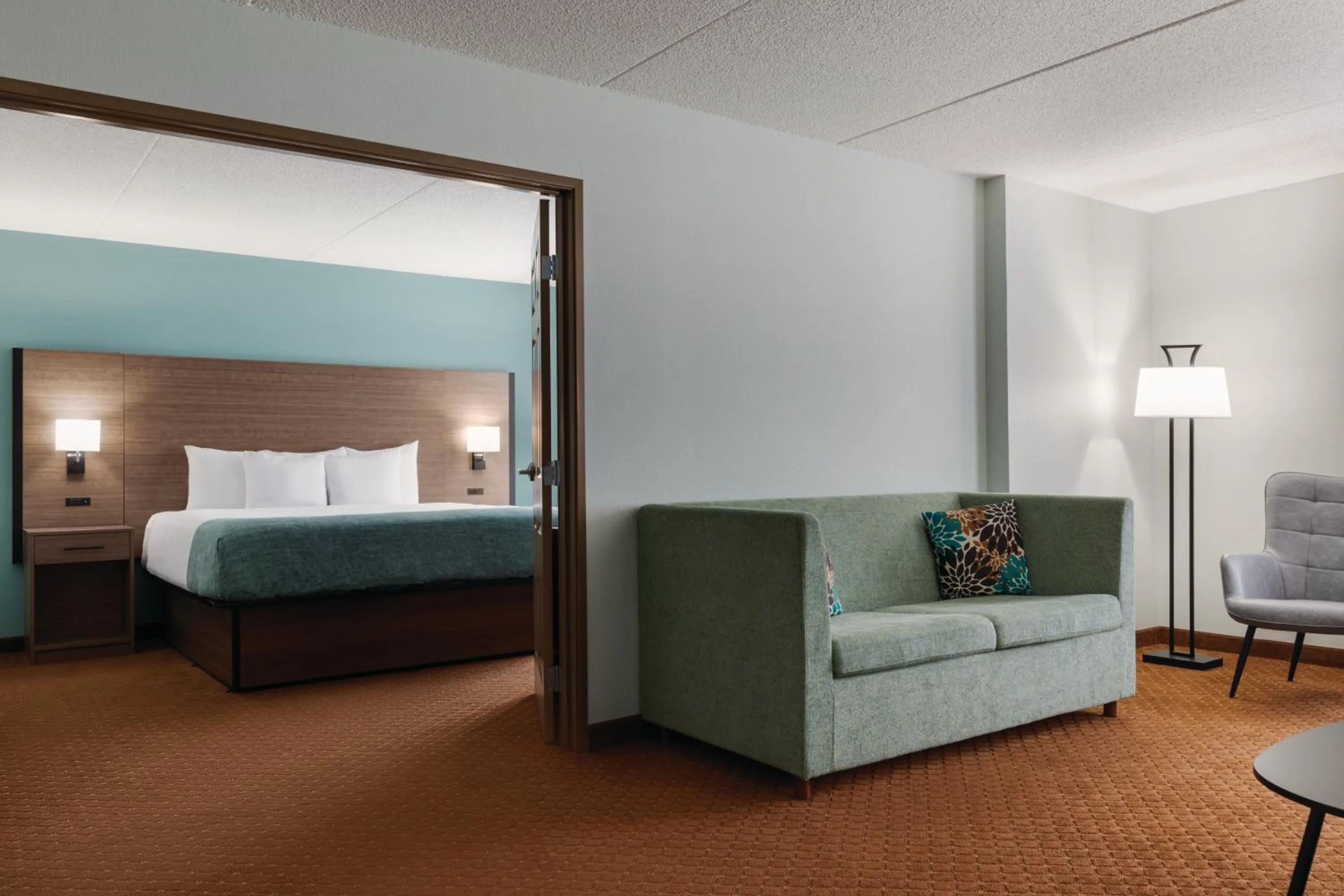 Guests, Bed in Wingate by Wyndham Louisville East
