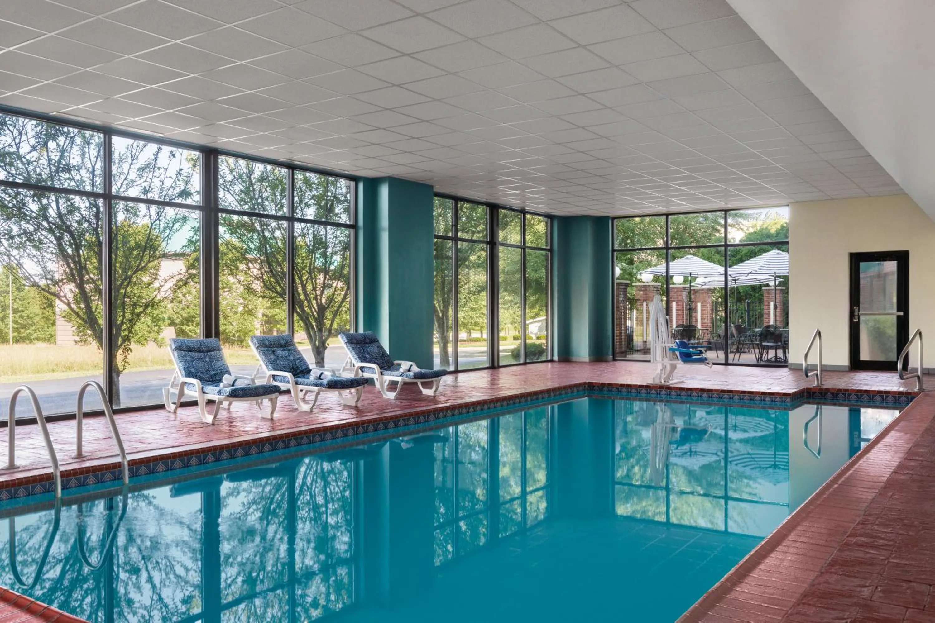 Swimming pool in Wingate by Wyndham Louisville East