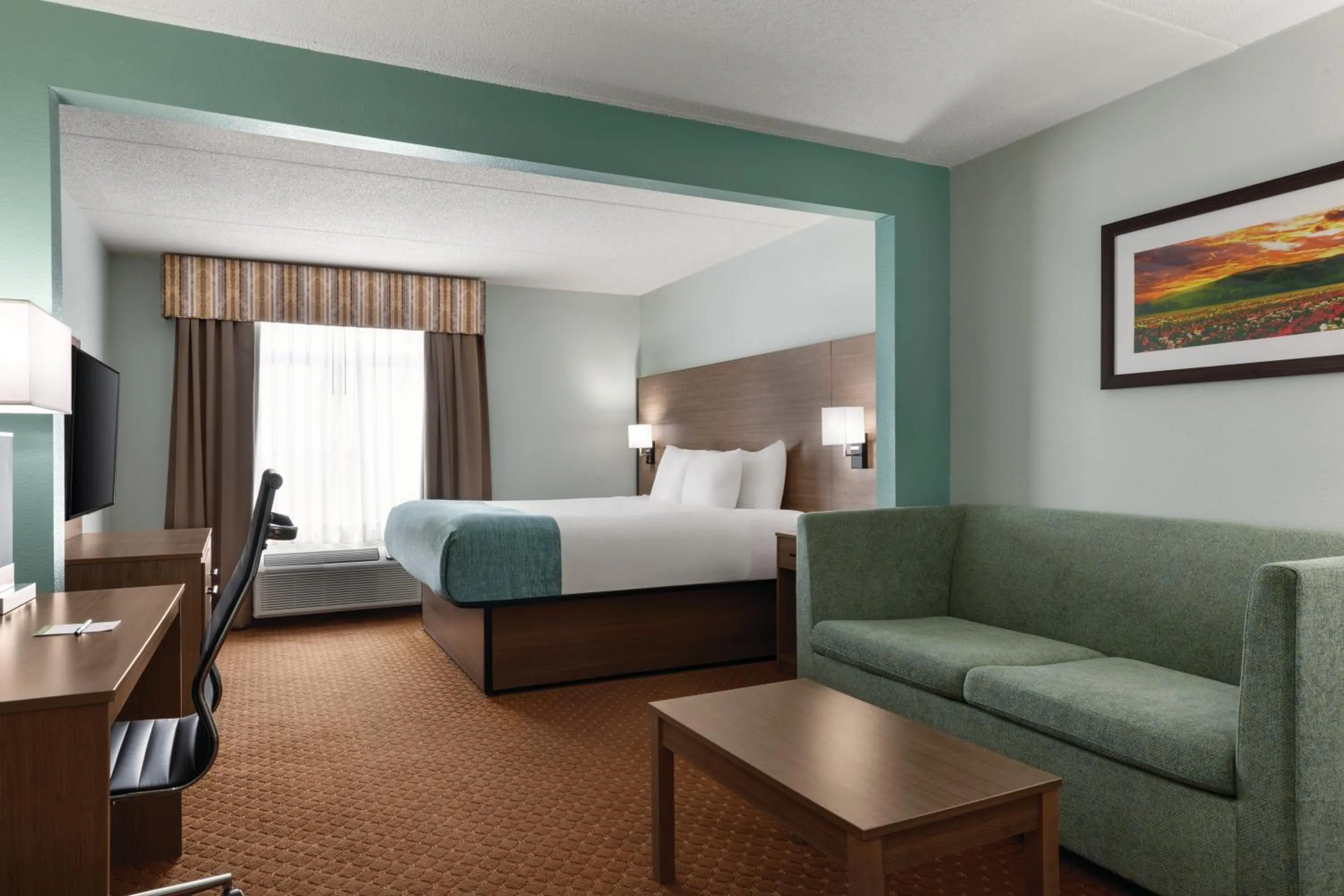 Guests, Bed in Wingate by Wyndham Louisville East
