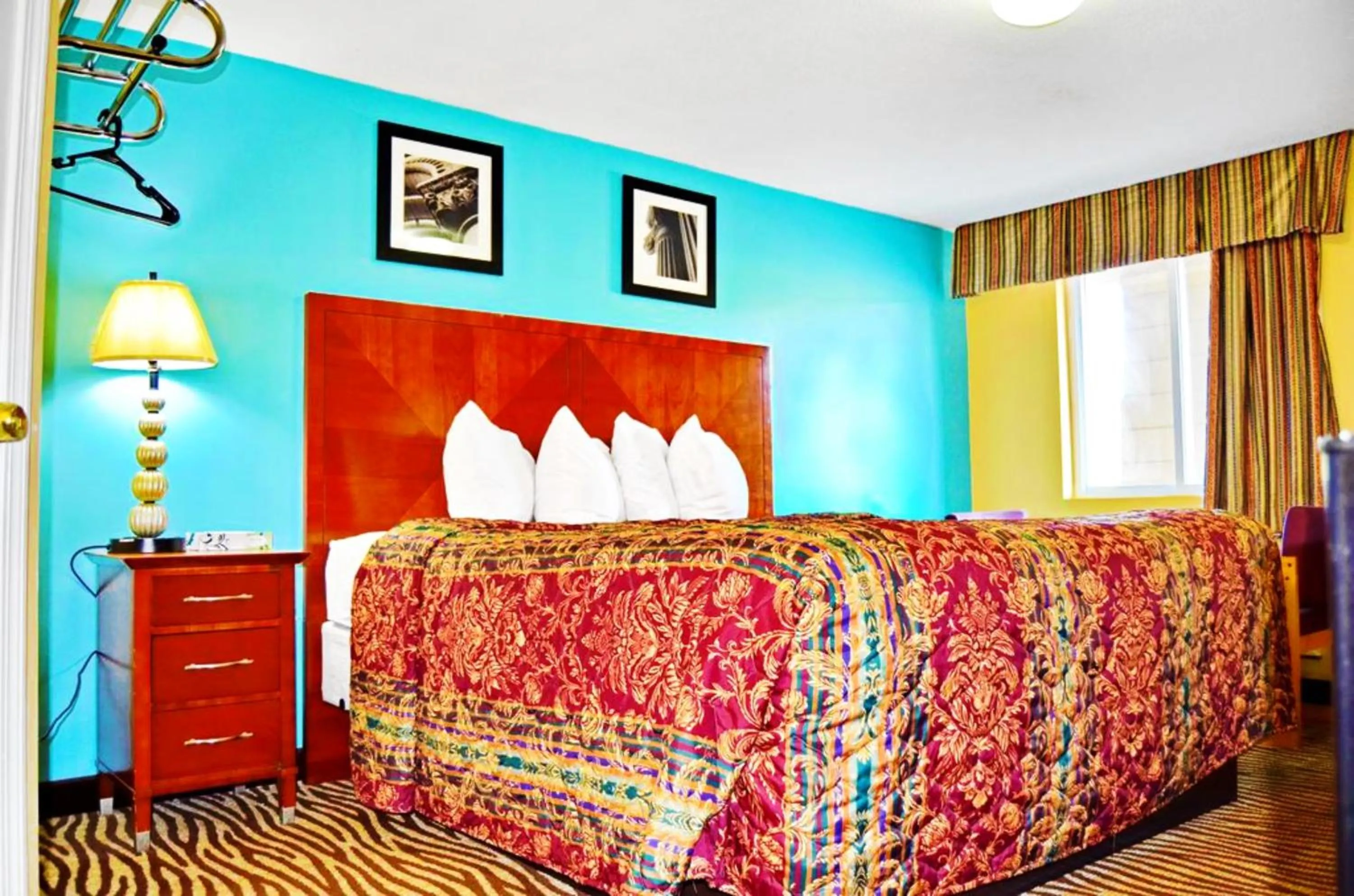 Bed in Flagship Inn & Suites