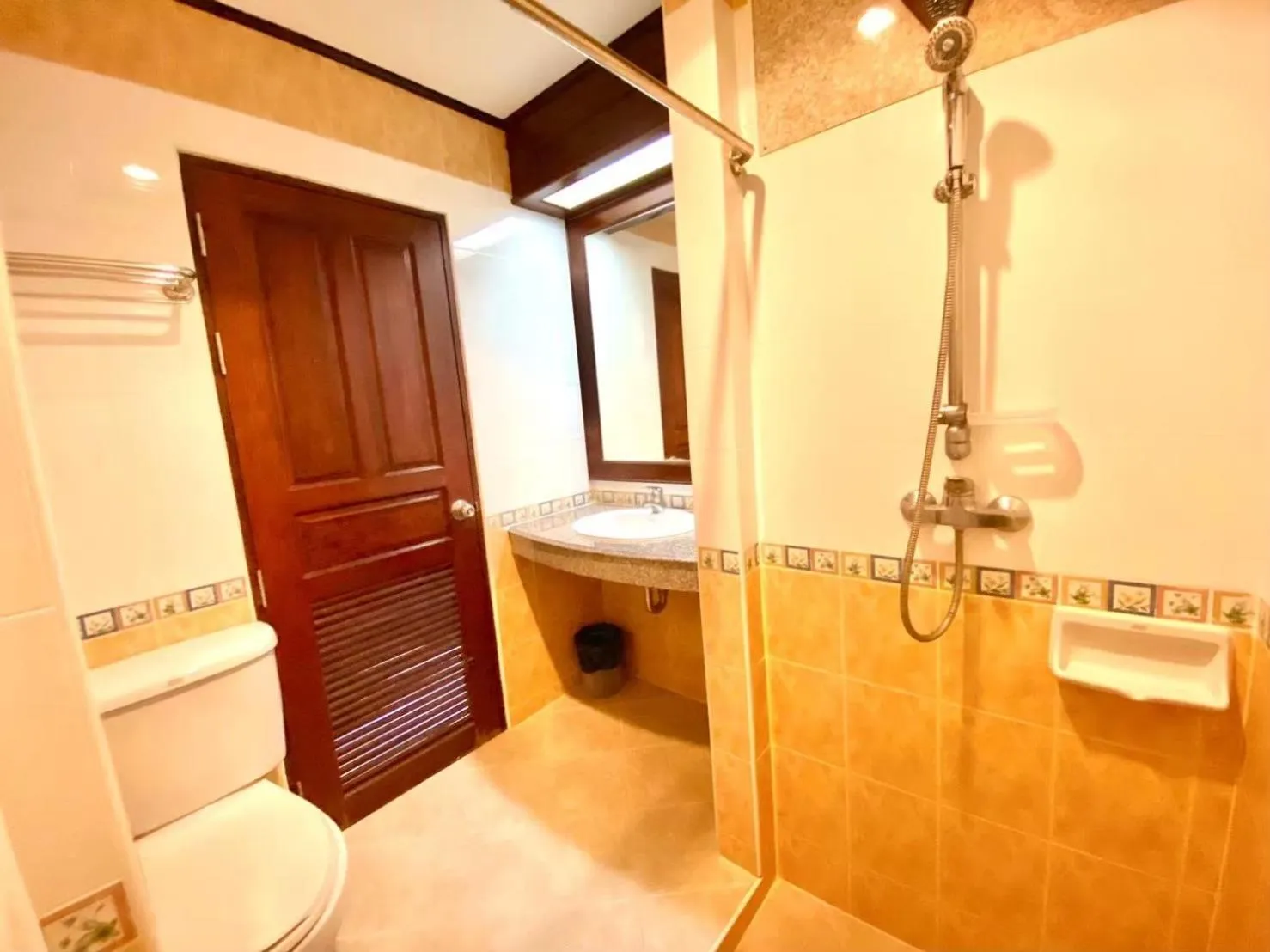 Shower in Crystal Hotel Krabi