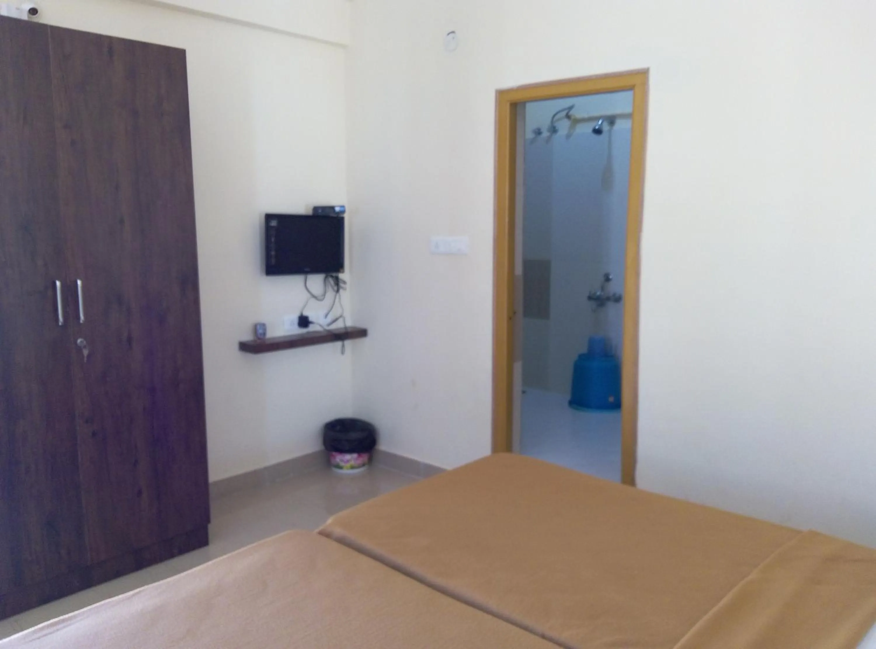 10-Bed Mixed Dormitory Room in Suvarna Compact