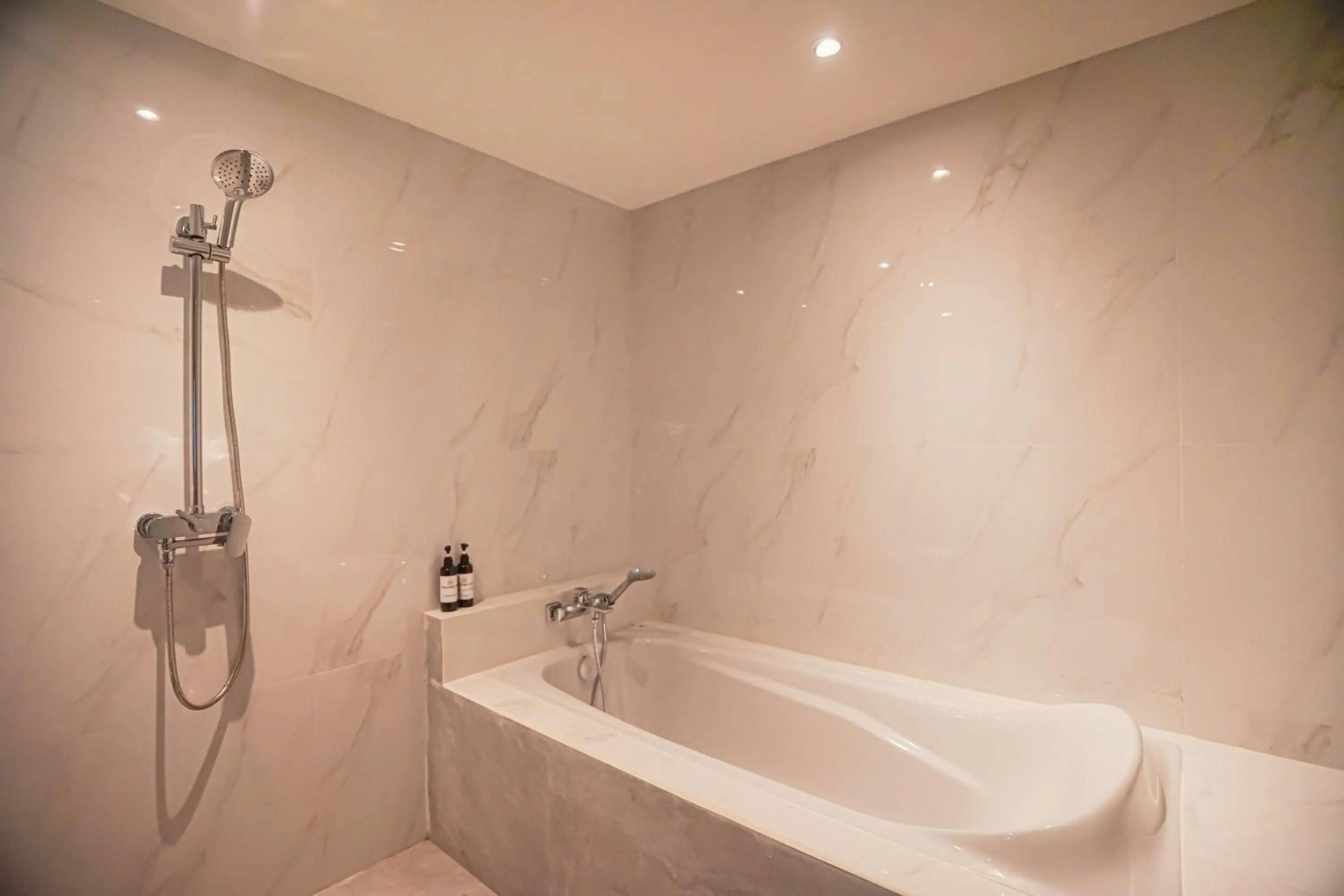 Shower in Uma Mani Villa Jimbaran