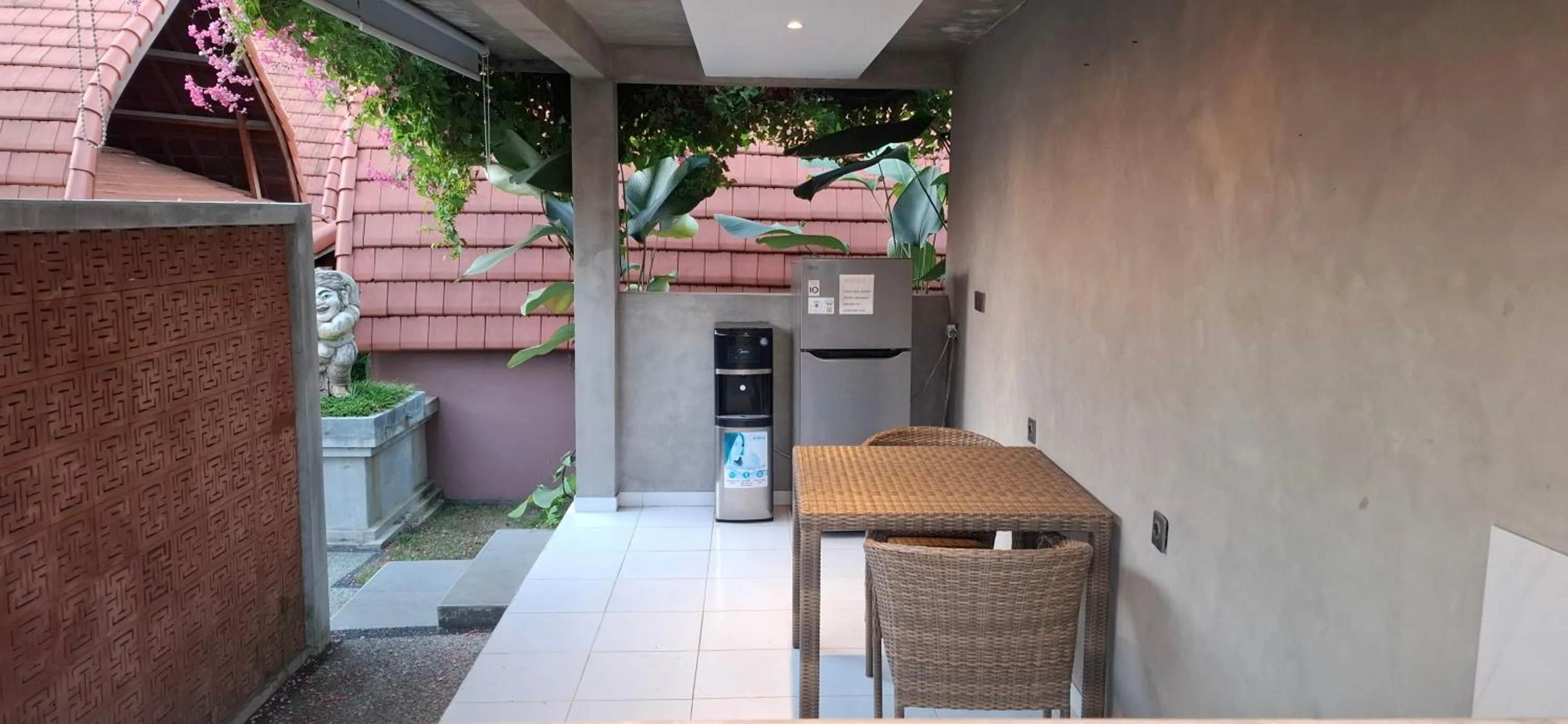 Kitchen or kitchenette in Uma Mani Villa Jimbaran