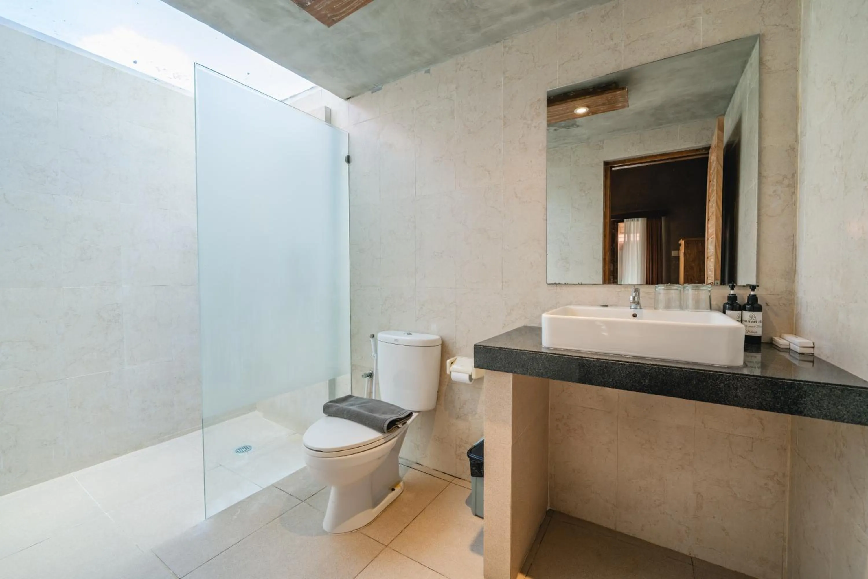 Shower in Uma Mani Villa Jimbaran