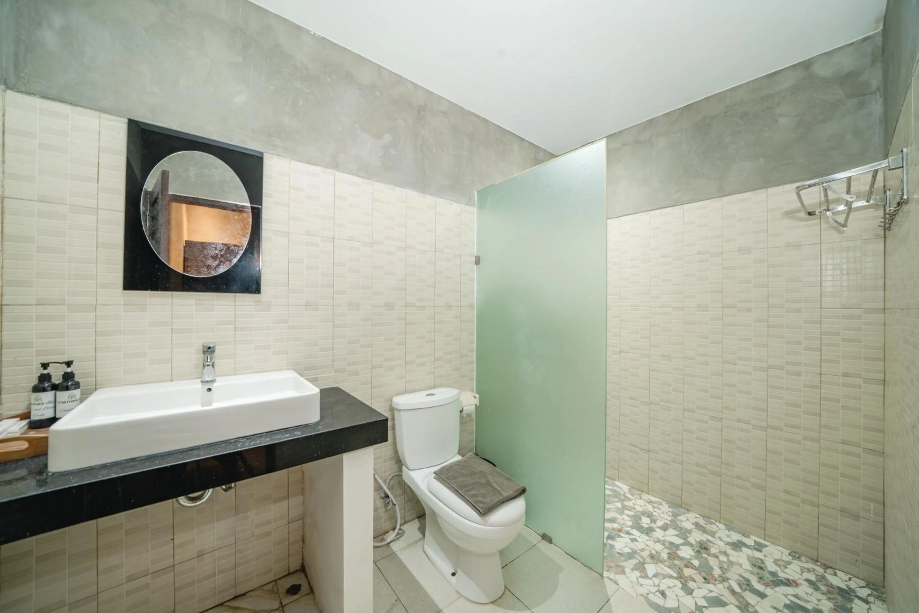 Shower in Uma Mani Villa Jimbaran