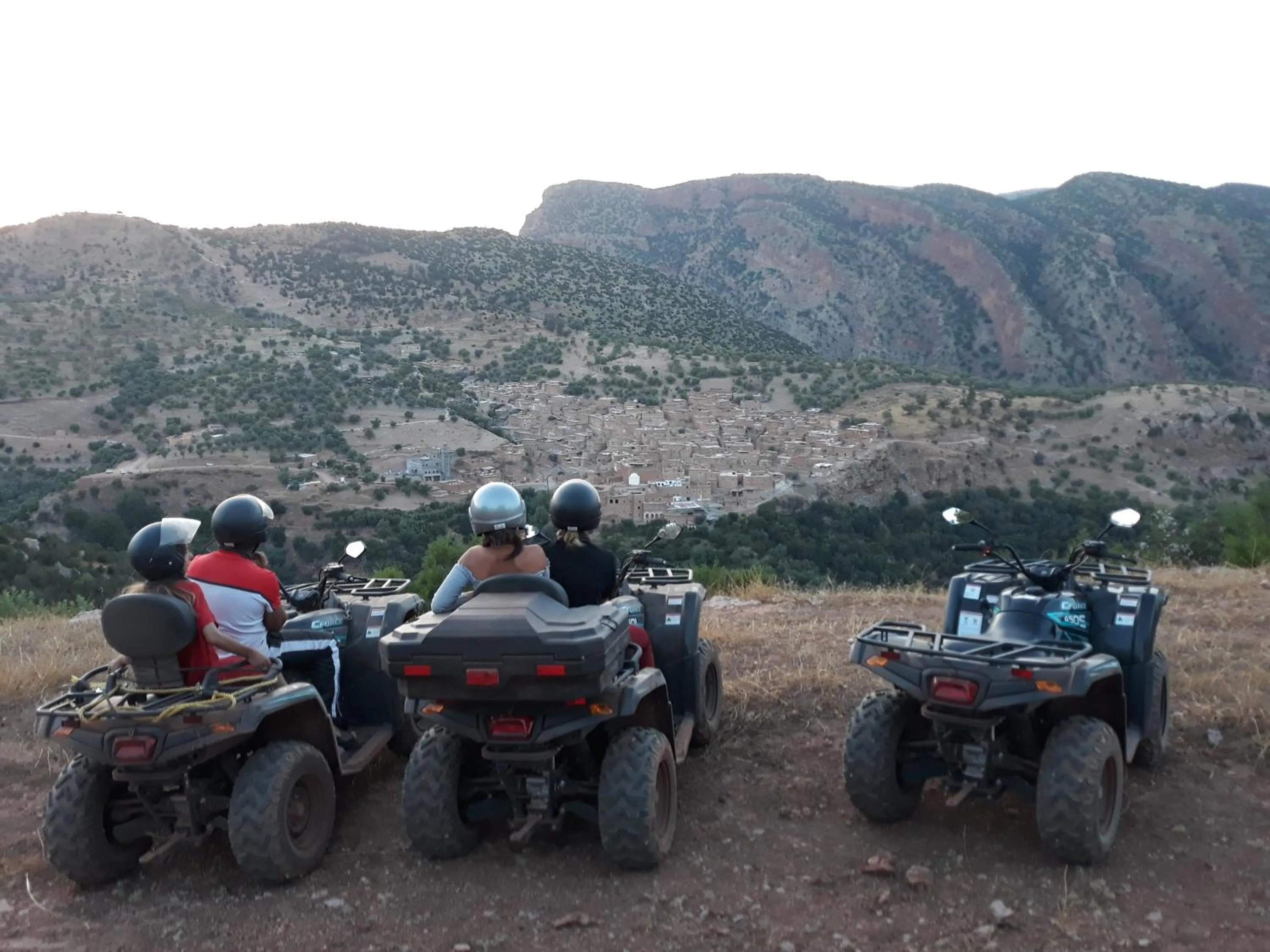 Hiking in Chambre d'hôtes aya