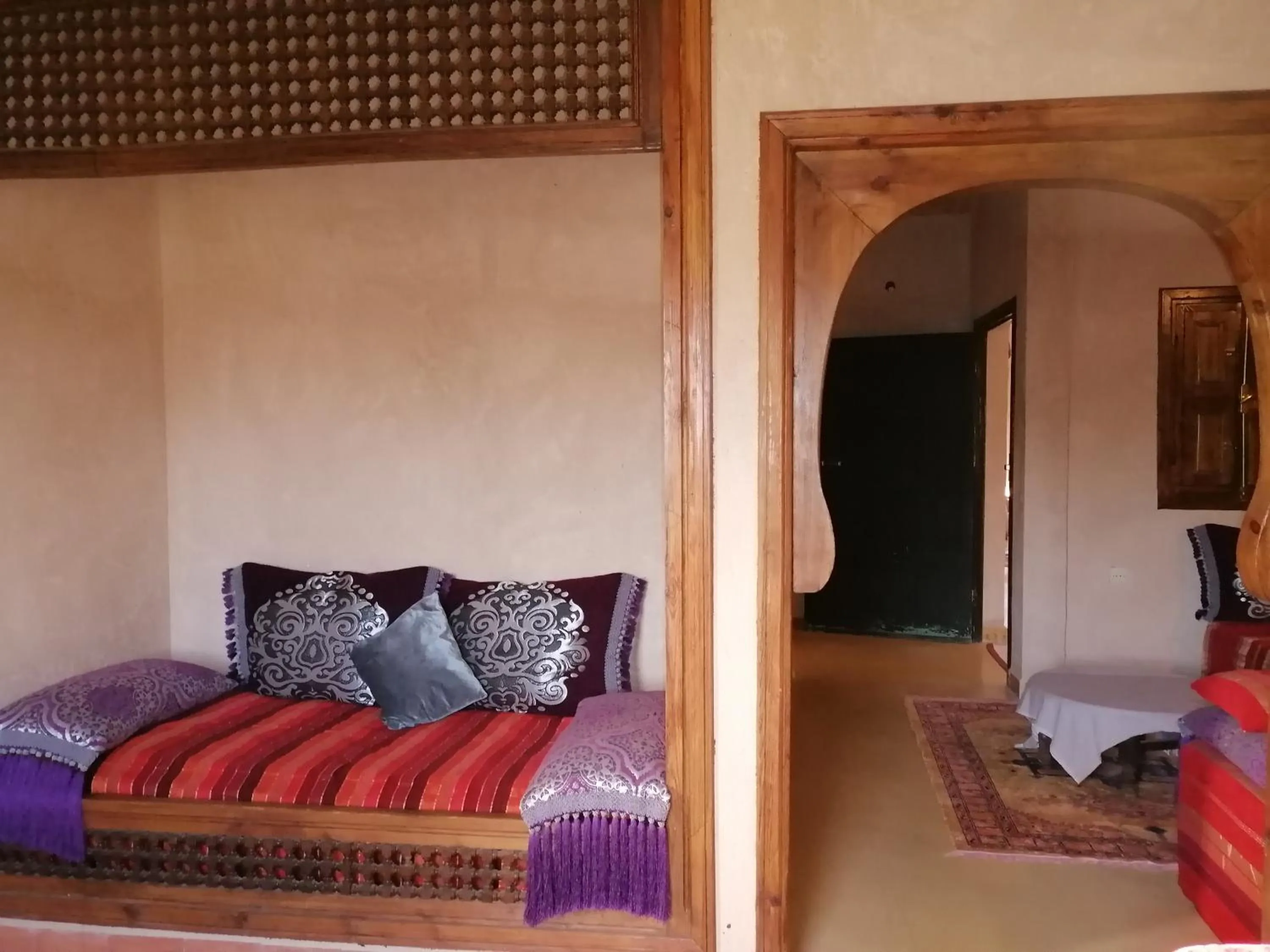 Living room, Bed in Chambre d'hôtes aya