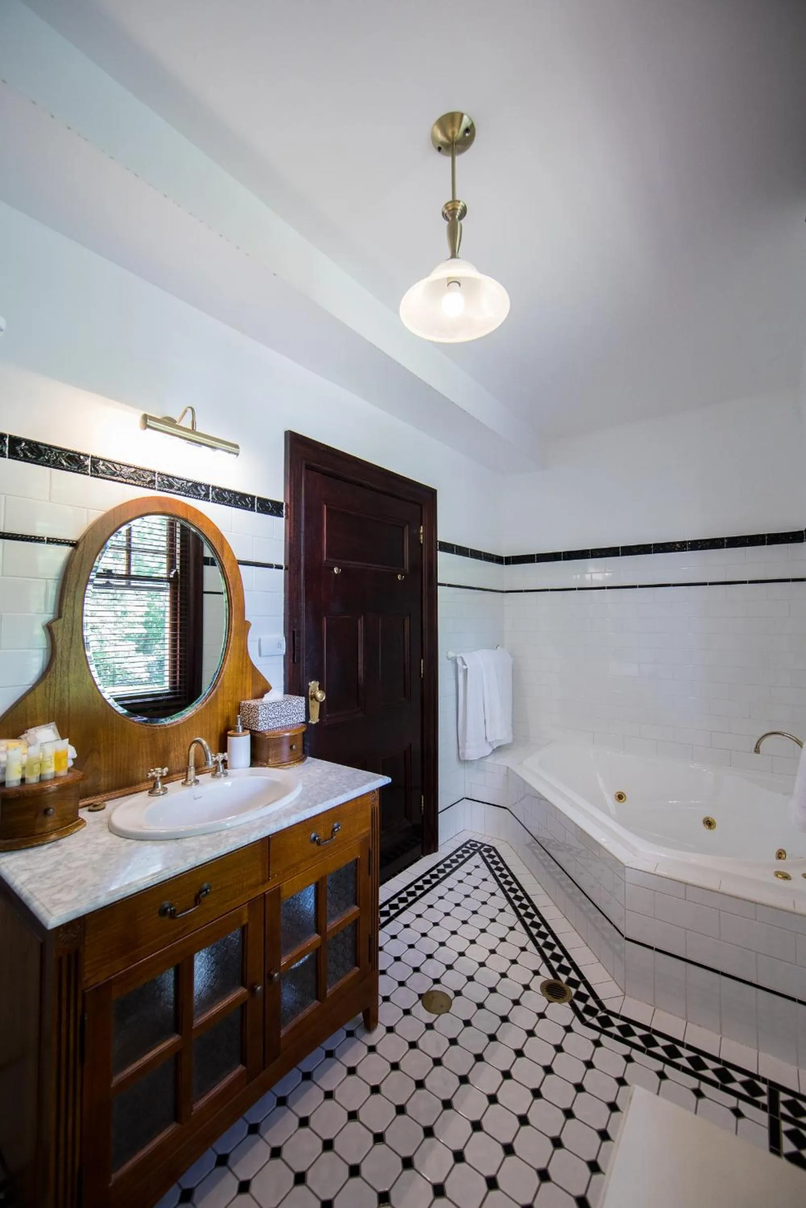 Petersons Armidale Winery and Guesthouse