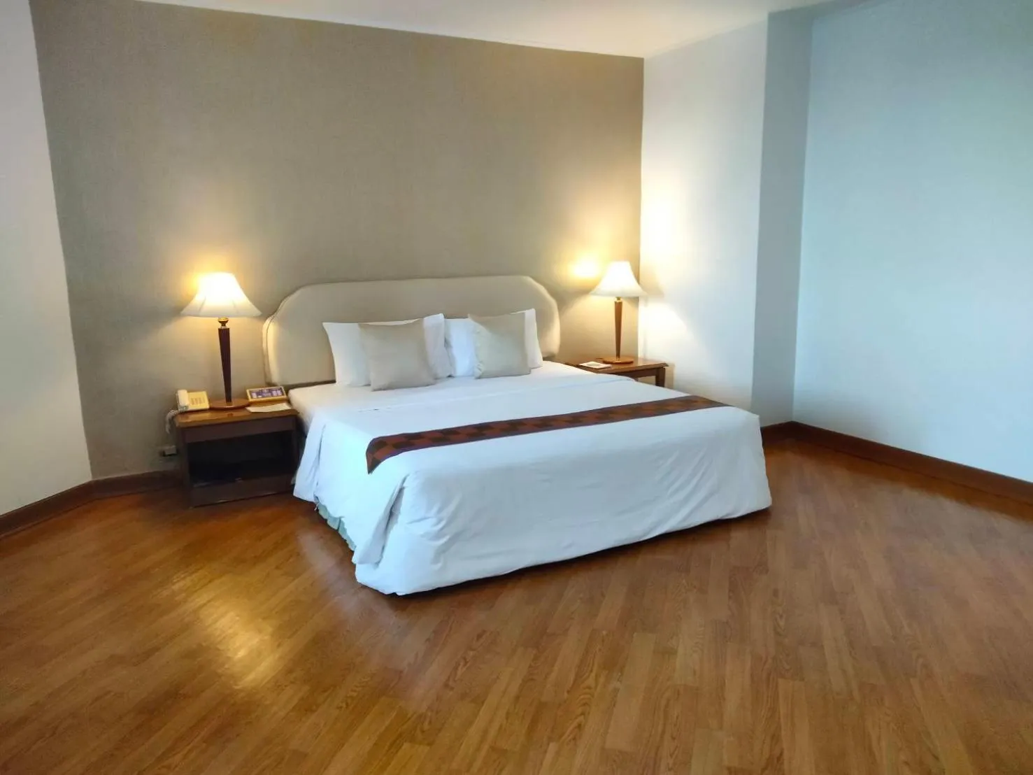 Bed in Thumrin Thana Hotel