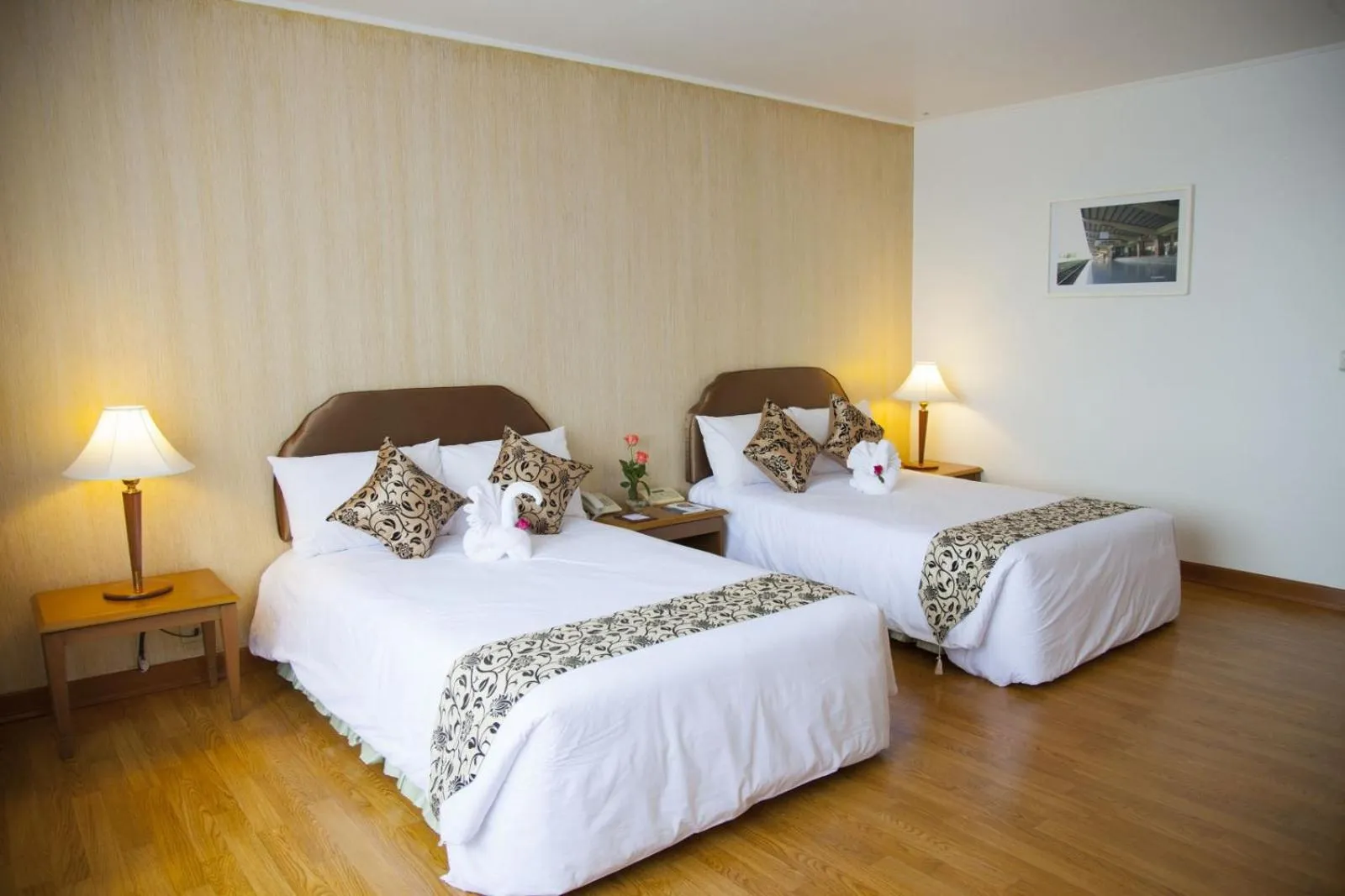 Bed in Thumrin Thana Hotel