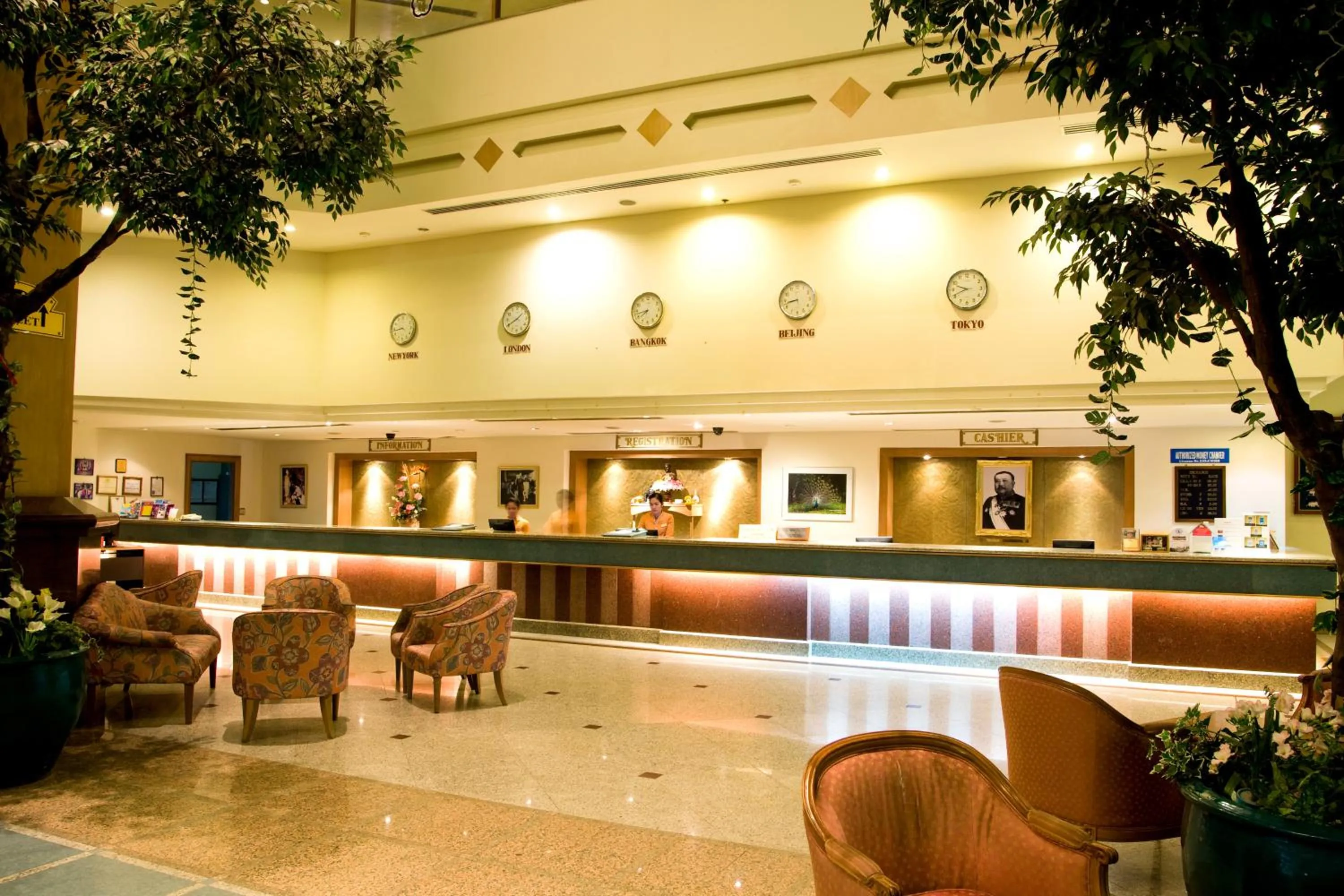 Lobby or reception in Thumrin Thana Hotel
