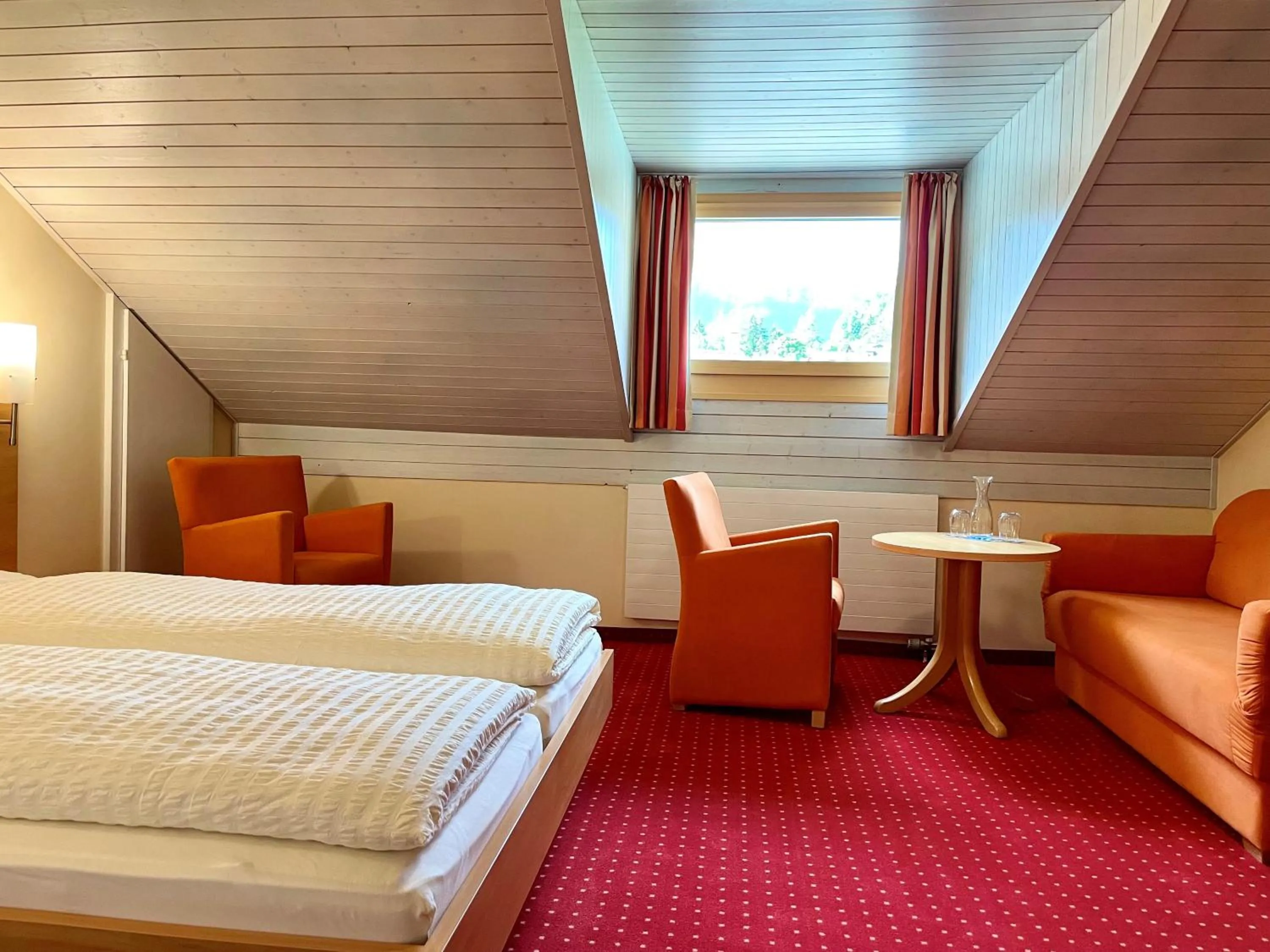 Photo of the whole room, Bed in Boutique und Bier Hotel des alpes