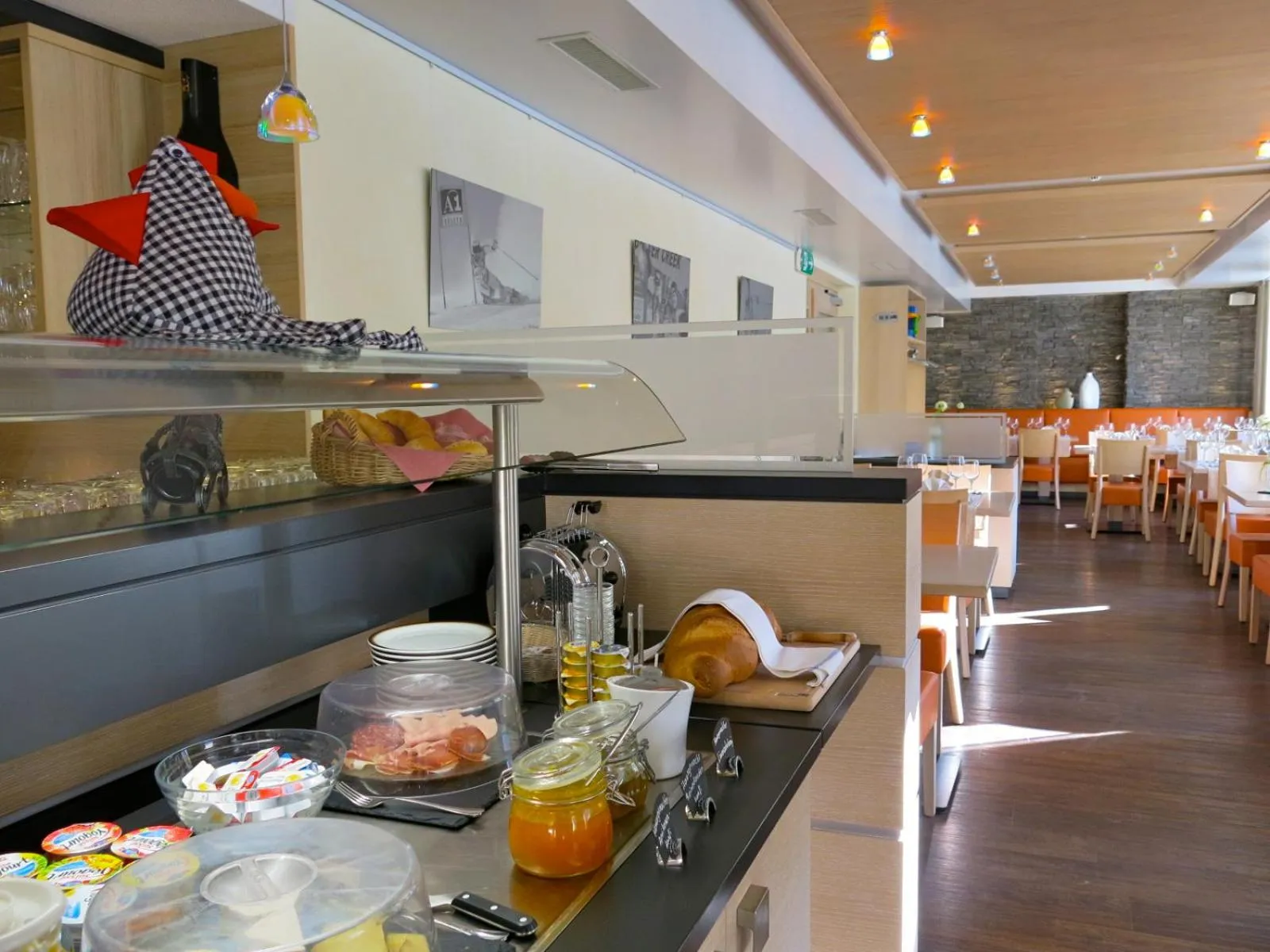 Buffet breakfast in Boutique und Bier Hotel des alpes