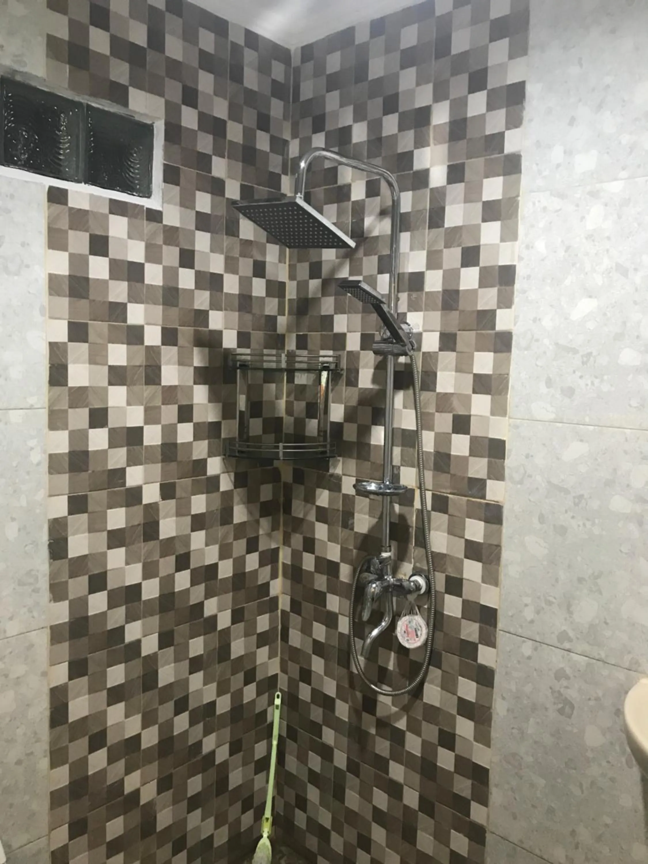 Shower in Wisma Pulau Merah