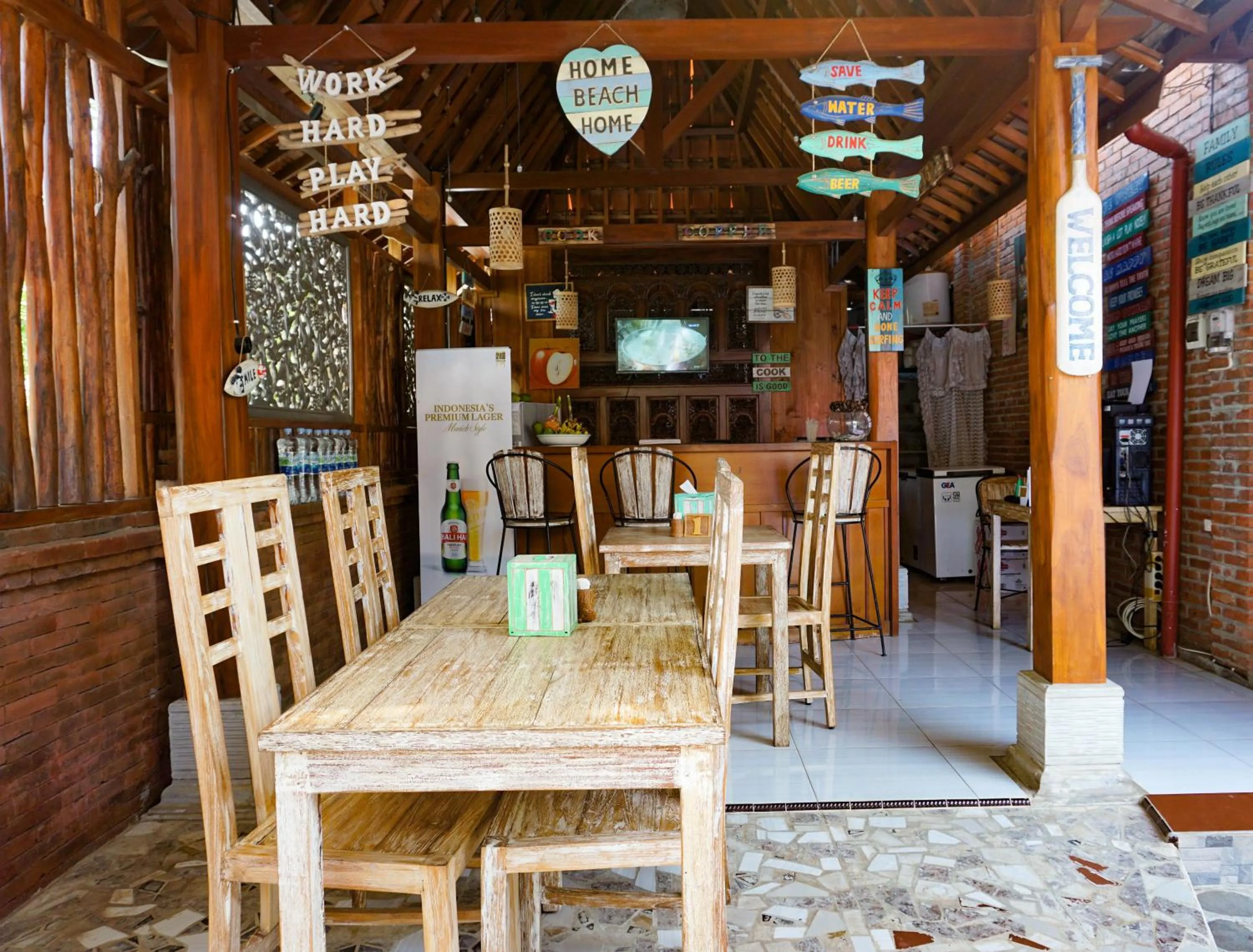 Restaurant/places to eat in Wisma Pulau Merah