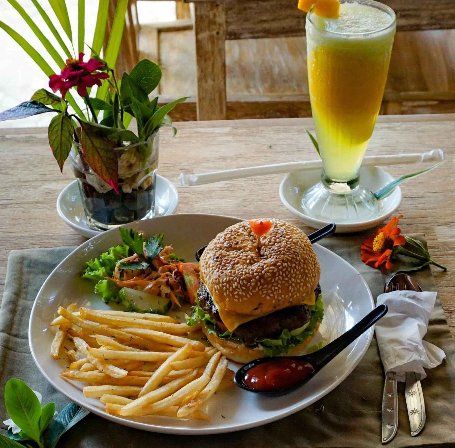 Food and drinks in Wisma Pulau Merah