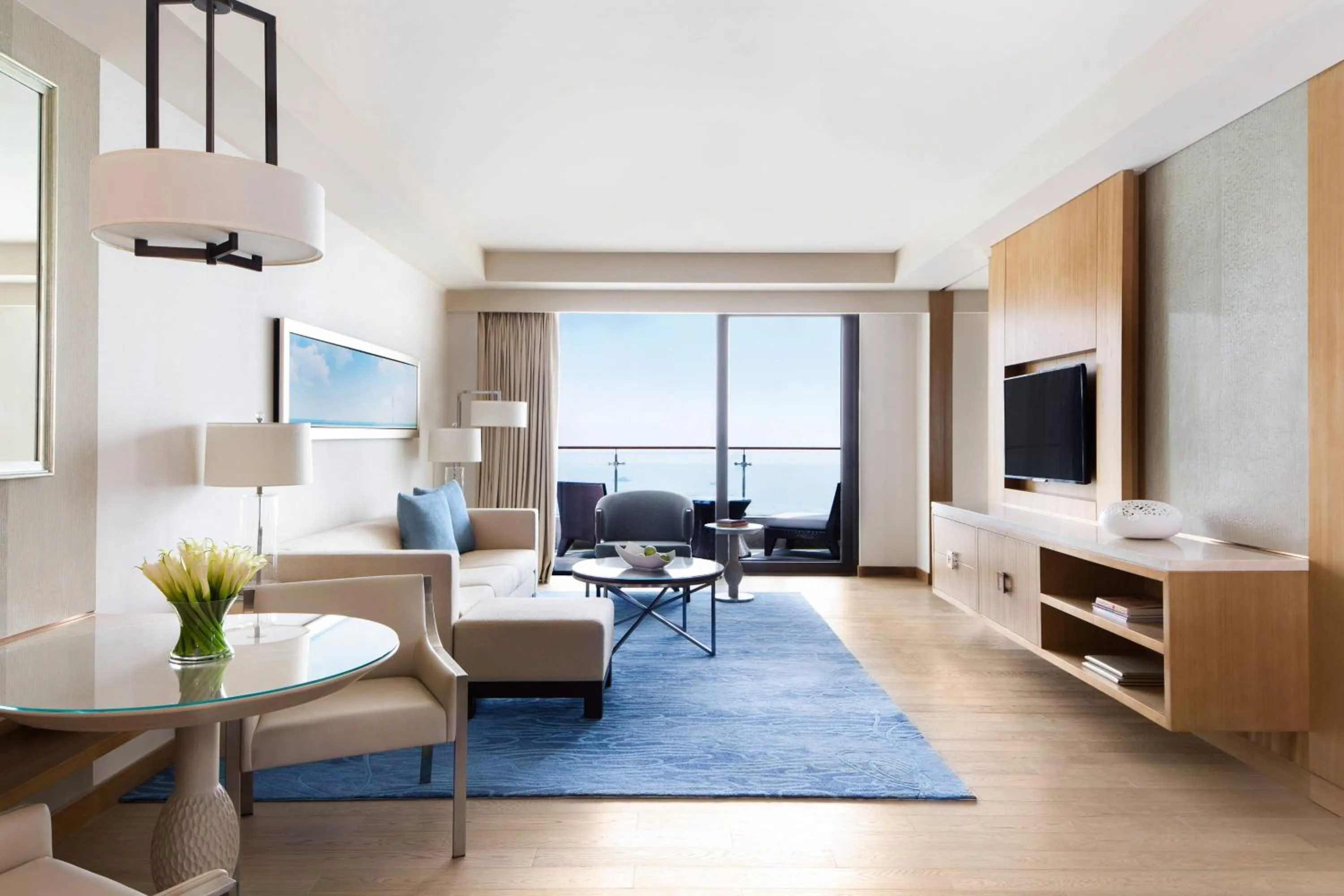 Living room, Bed in JW Marriott Hotel Sanya Dadonghai Bay