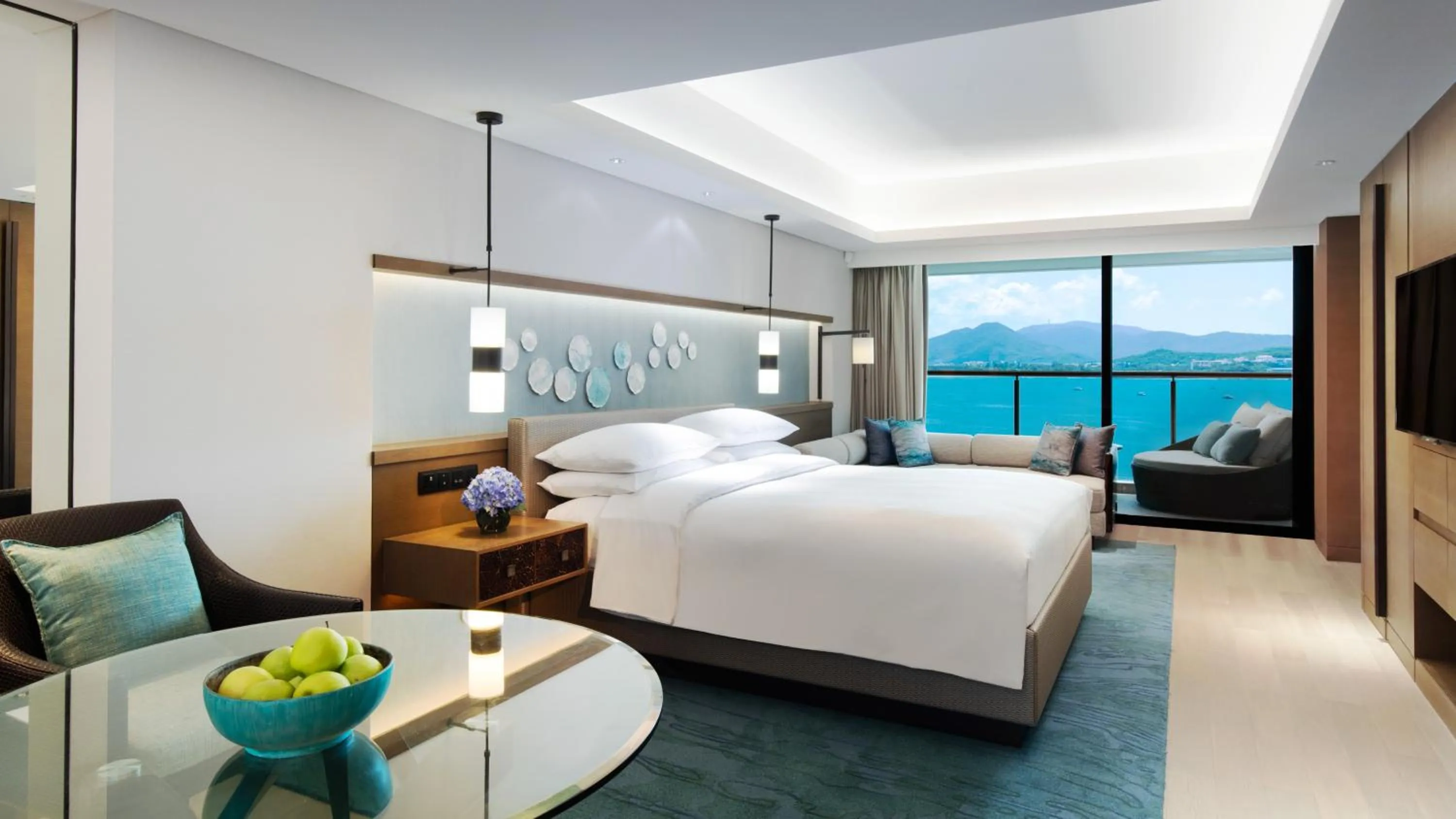 Photo of the whole room, Bed in JW Marriott Hotel Sanya Dadonghai Bay