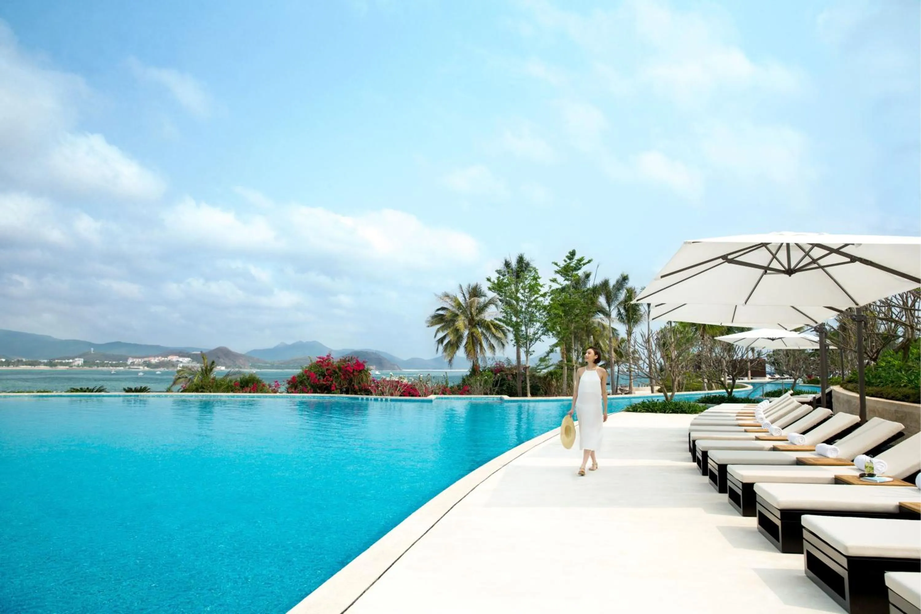 Swimming pool in JW Marriott Hotel Sanya Dadonghai Bay