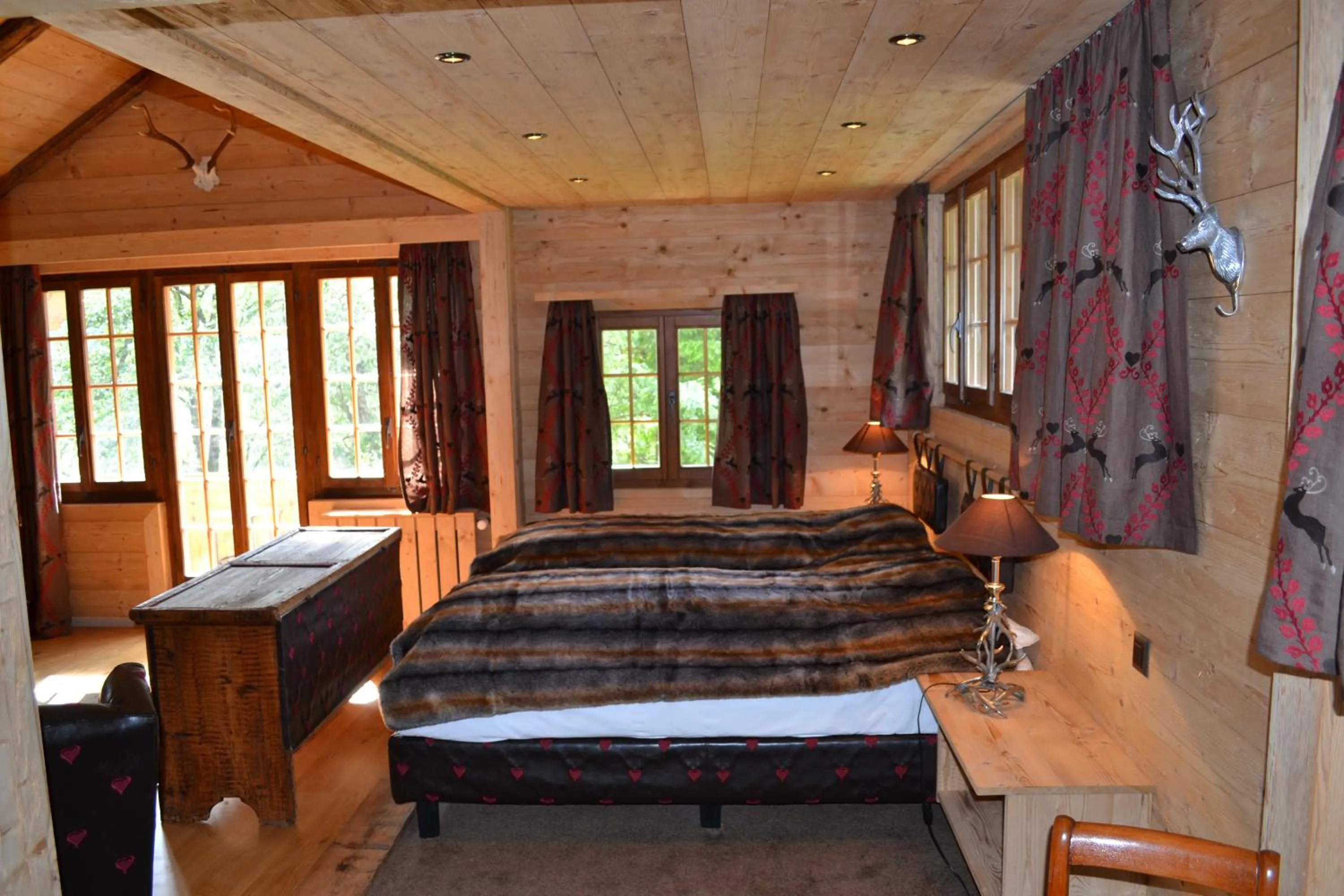 Bed in Waldhotel Doldenhorn